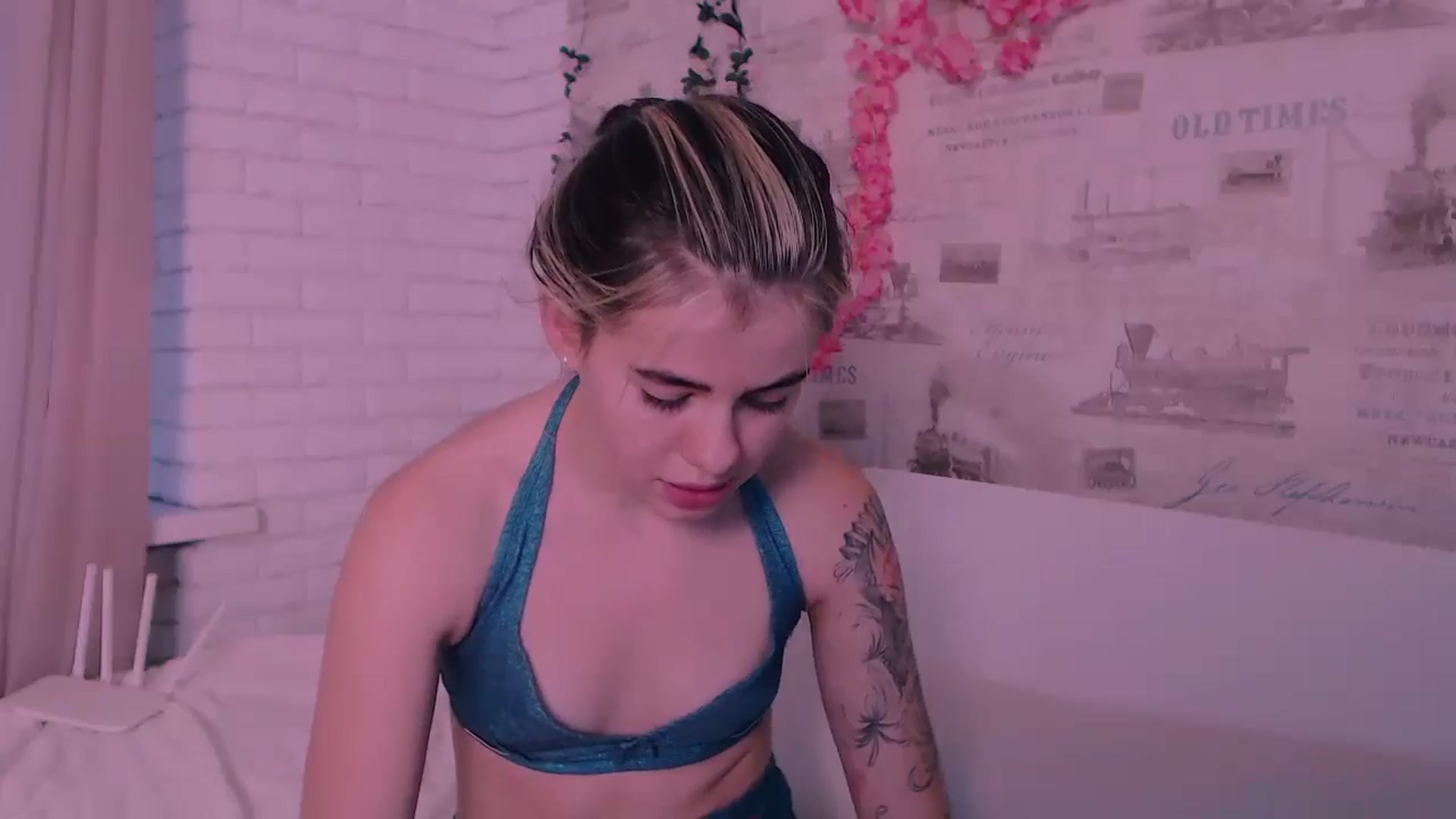 Gallery image thumbnail from ZoeMil's myfreecams stream on, 11/11/2024, 12:33 image 15 of 20