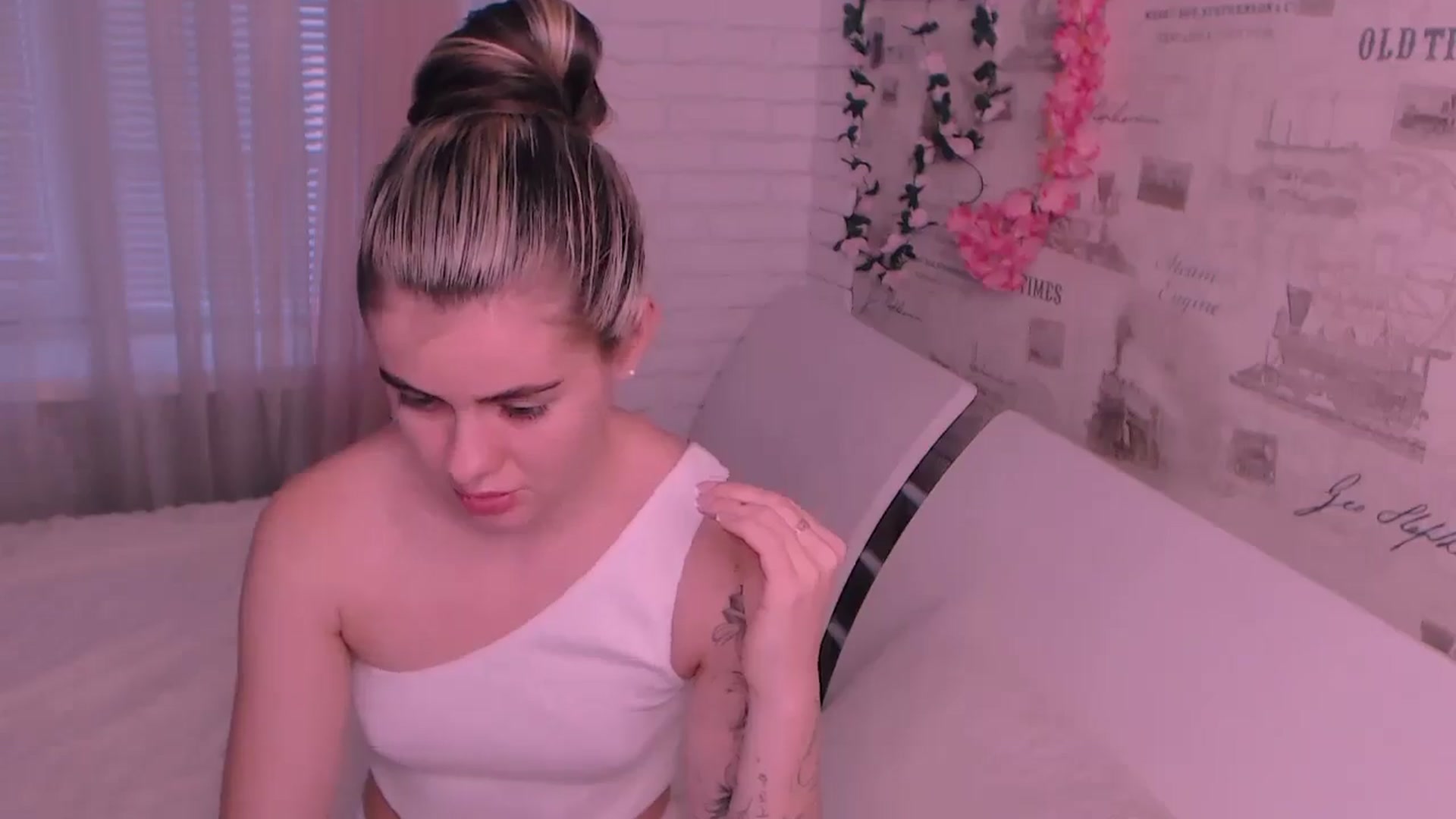 Gallery image thumbnail from ZoeMil's myfreecams stream on, 11/12/2024, 10:19 image 13 of 20