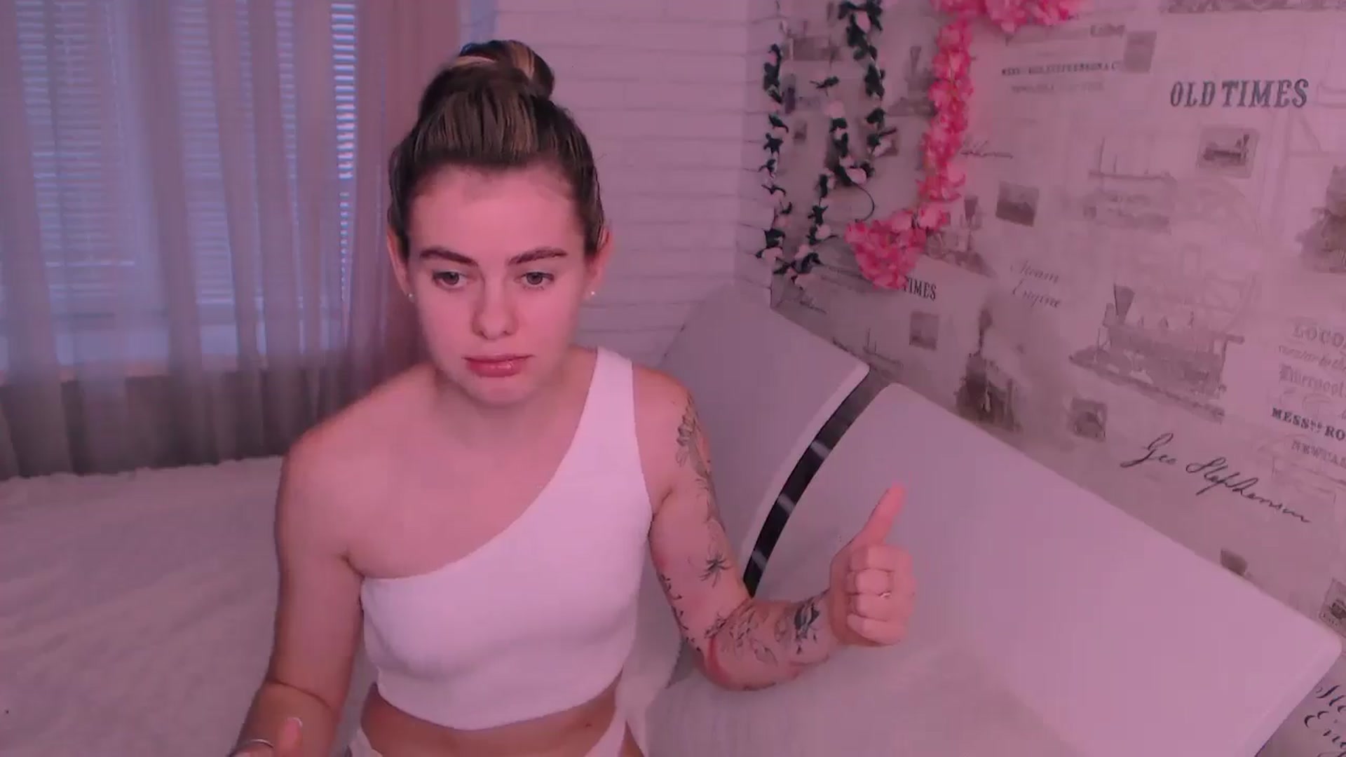 Gallery image thumbnail from ZoeMil's myfreecams stream on, 11/12/2024, 10:19 image 9 of 20