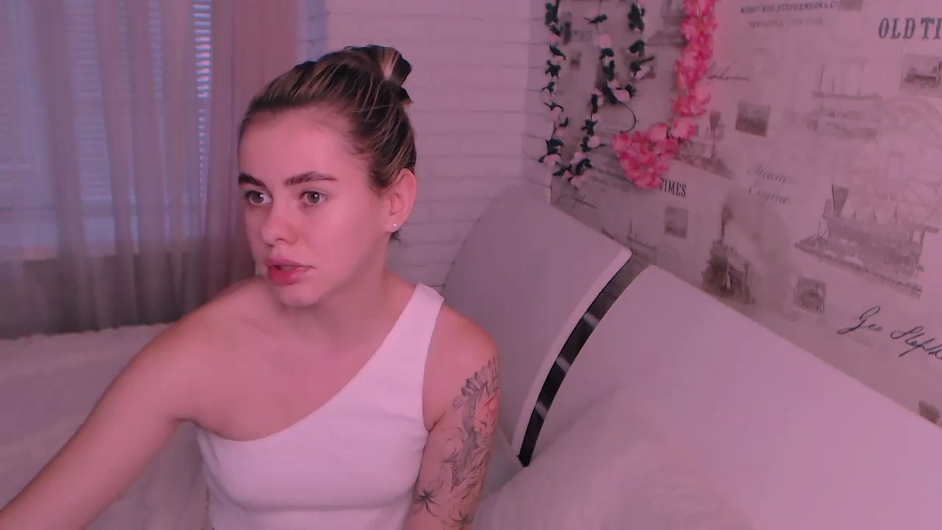 Gallery image thumbnail from ZoeMil's myfreecams stream on, 11/12/2024, 10:19 image 19 of 20