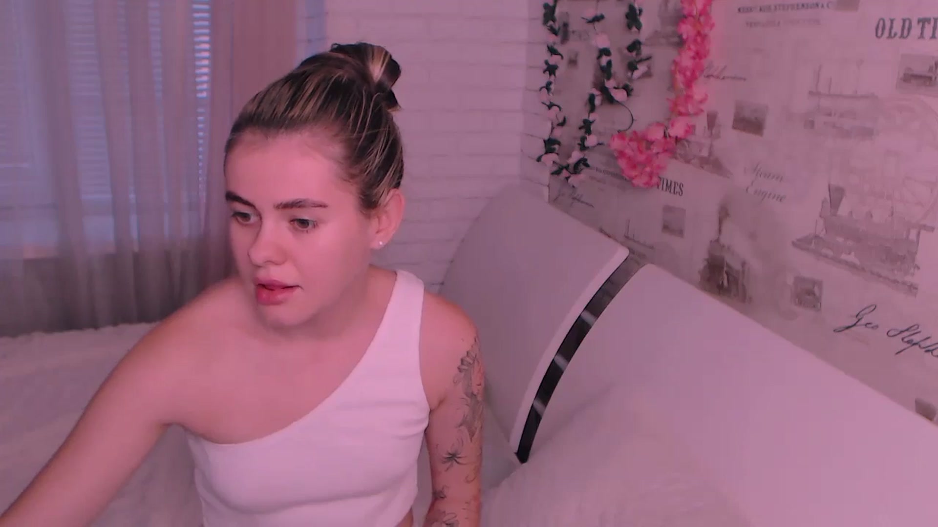 Gallery image thumbnail from ZoeMil's myfreecams stream on, 11/12/2024, 10:19 image 18 of 20
