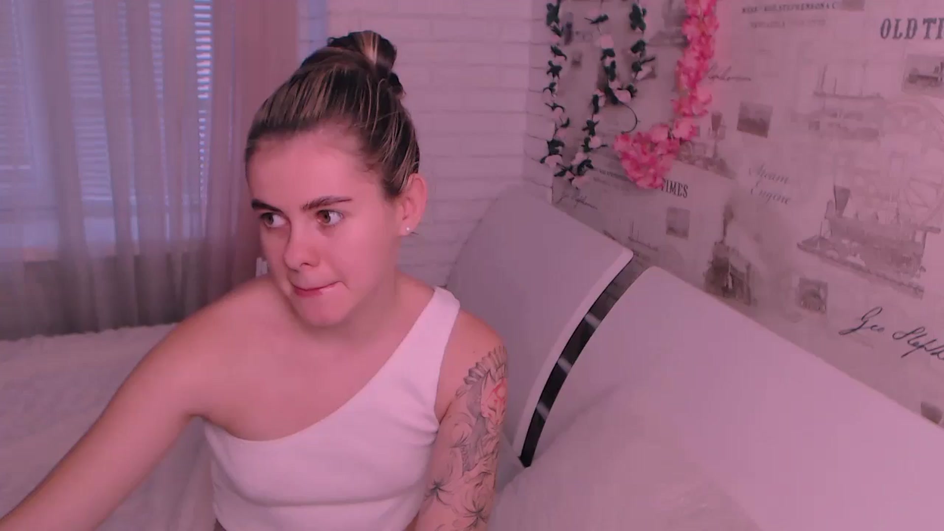 Gallery image thumbnail from ZoeMil's myfreecams stream on, 11/12/2024, 10:19 image 10 of 20