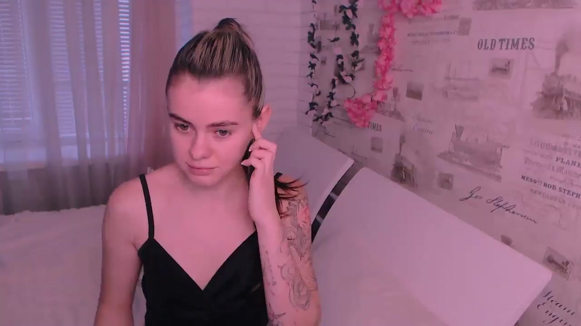 Gallery image thumbnail from ZoeMil's myfreecams stream on, 11/13/2024, 09:44 image 5 of 20