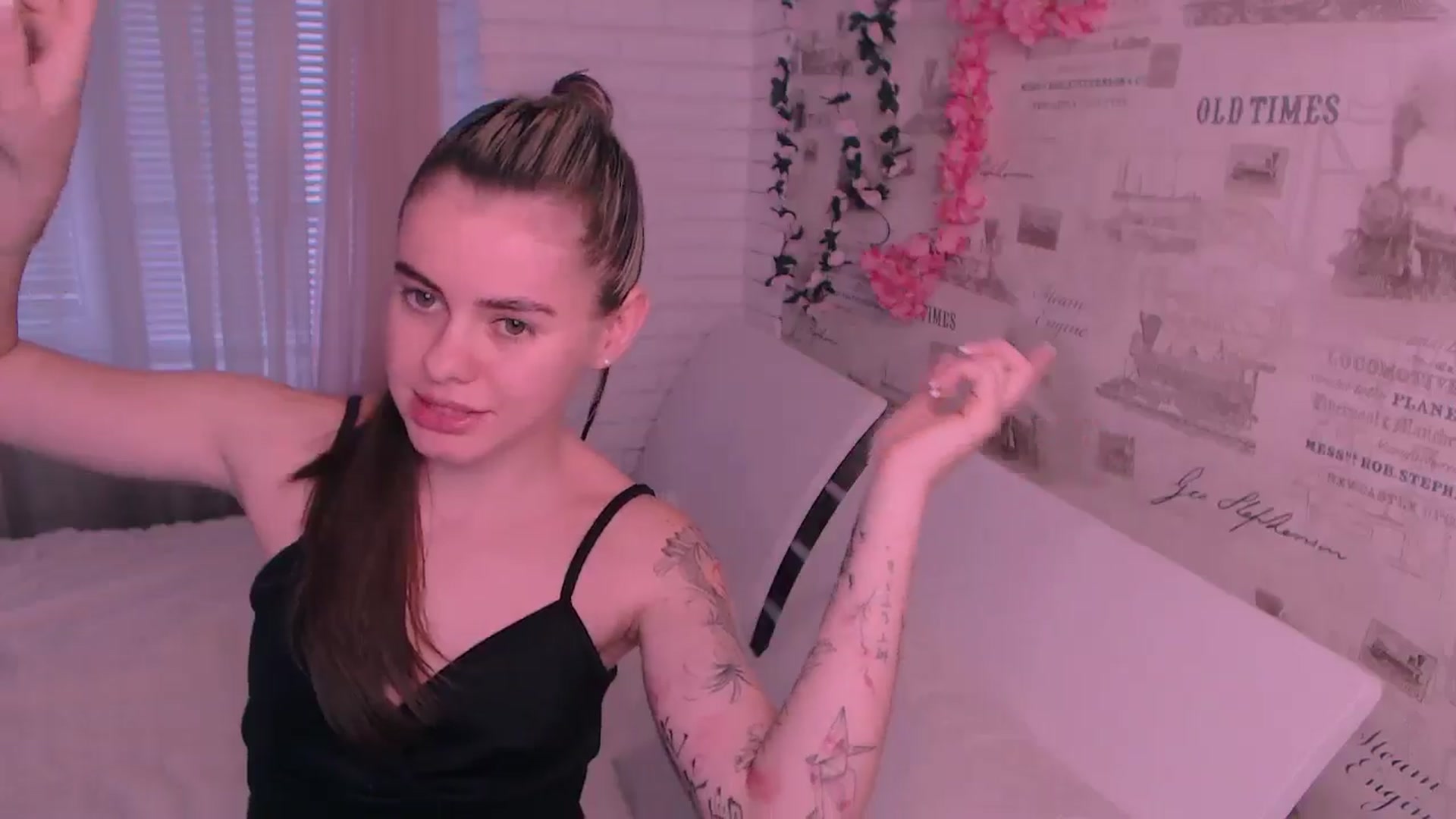 Gallery image thumbnail from ZoeMil's myfreecams stream on, 11/13/2024, 09:44 image 15 of 20