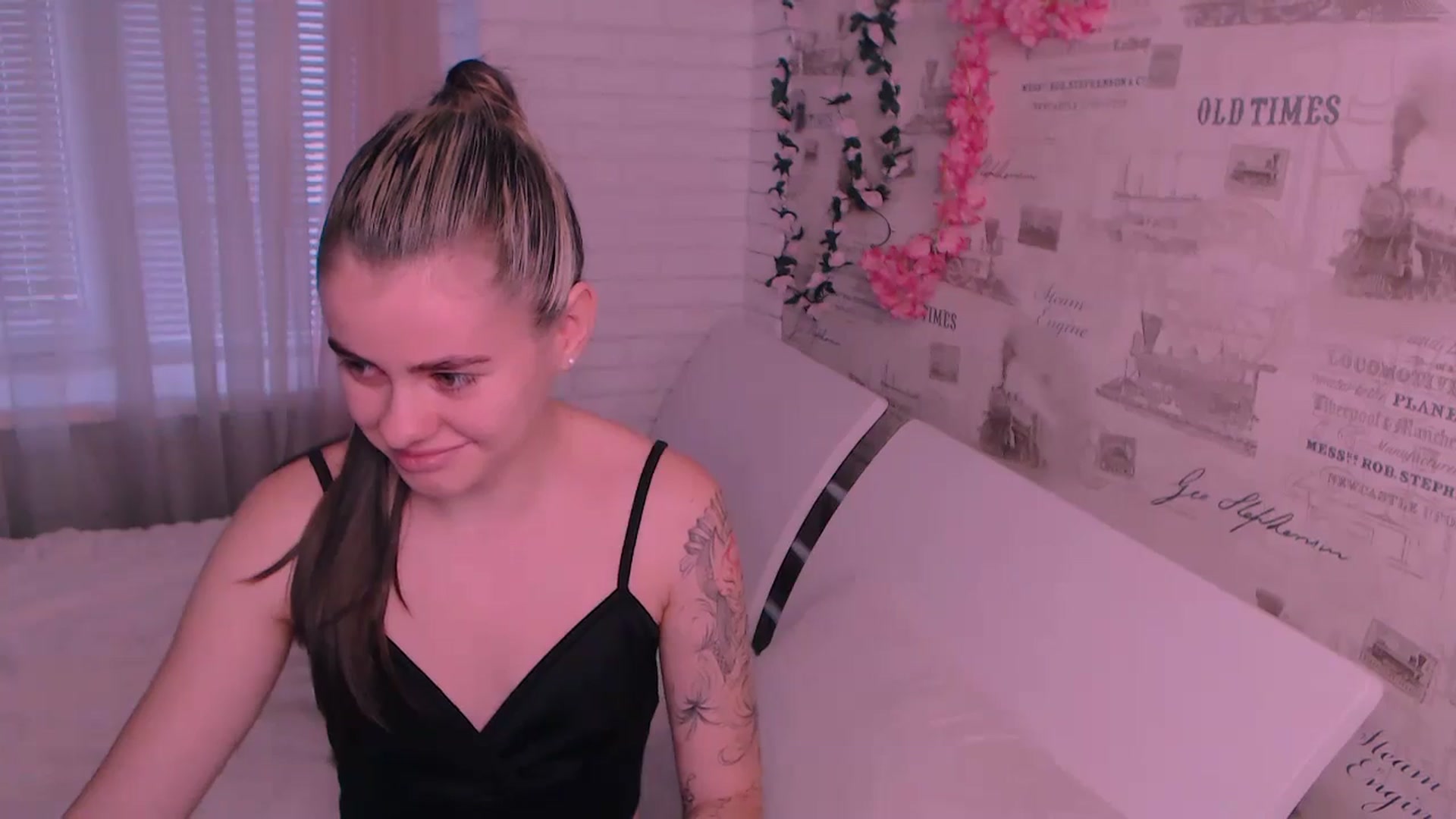 Gallery image thumbnail from ZoeMil's myfreecams stream on, 11/13/2024, 09:44 image 7 of 20