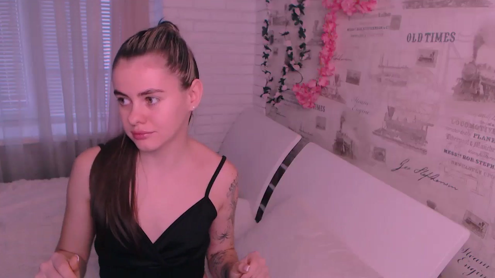 Gallery image thumbnail from ZoeMil's myfreecams stream on, 11/13/2024, 09:44 image 14 of 20