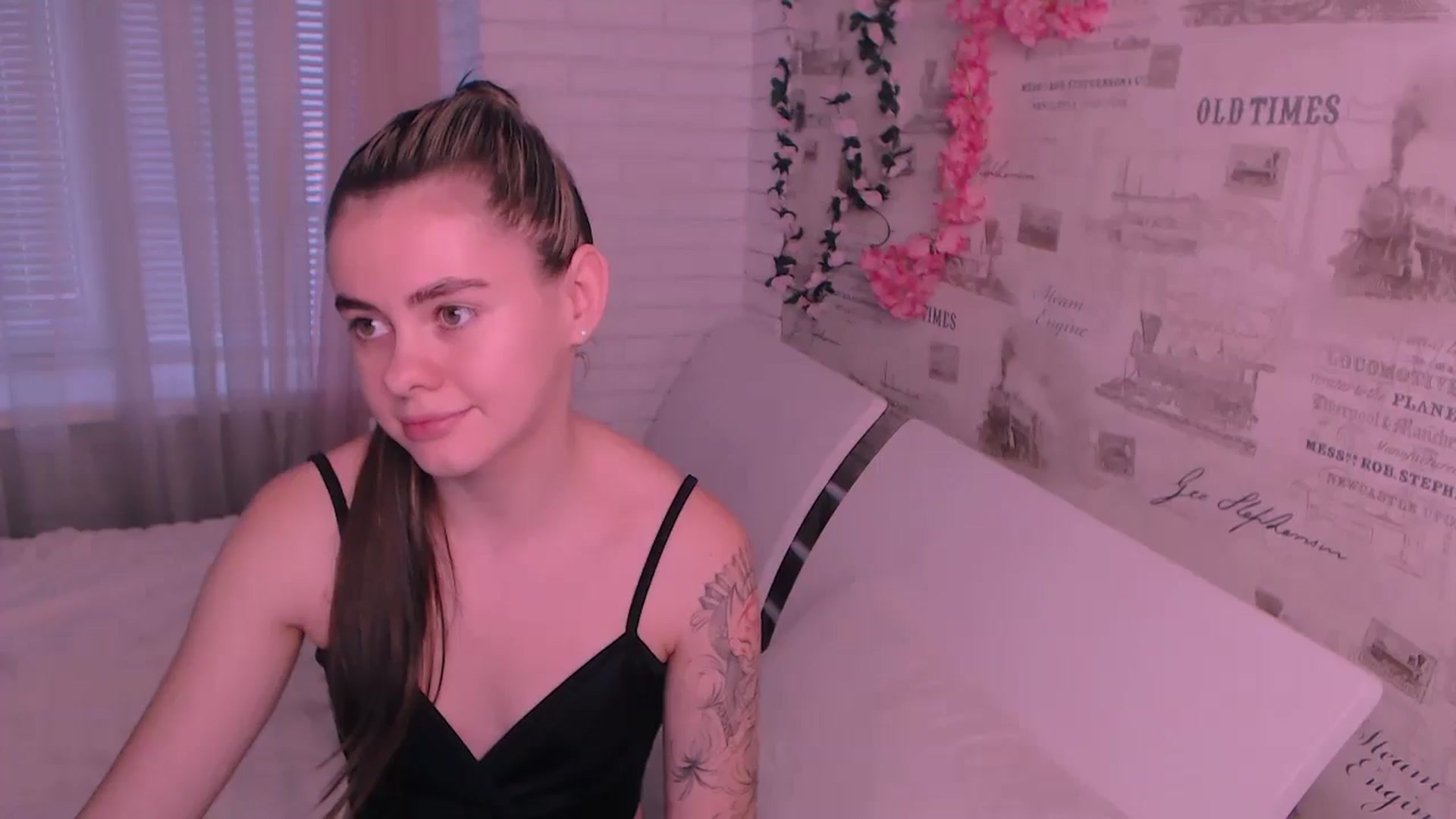 Gallery image thumbnail from ZoeMil's myfreecams stream on, 11/13/2024, 09:44 image 10 of 20