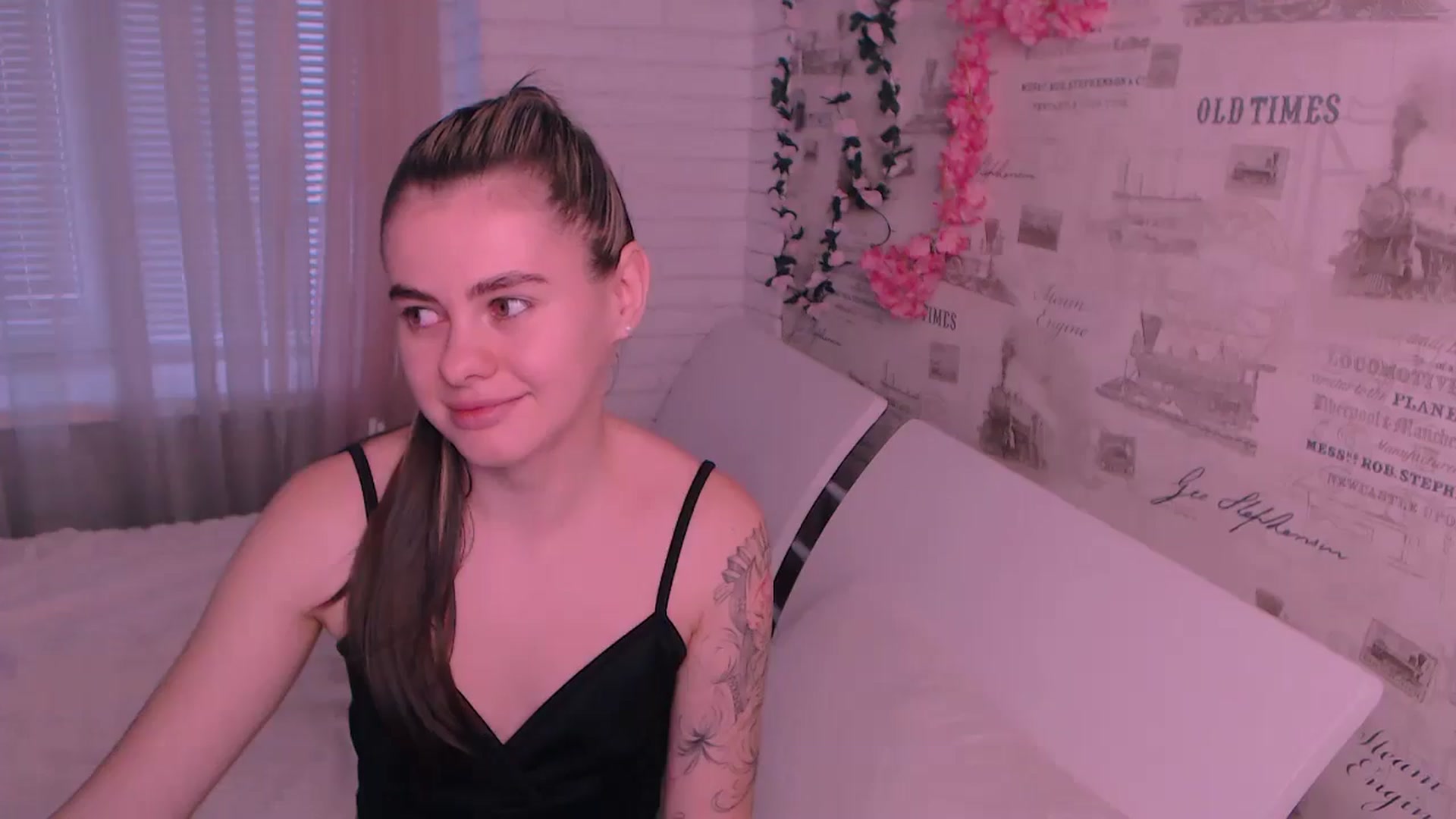 Gallery image thumbnail from ZoeMil's myfreecams stream on, 11/13/2024, 09:44 image 8 of 20