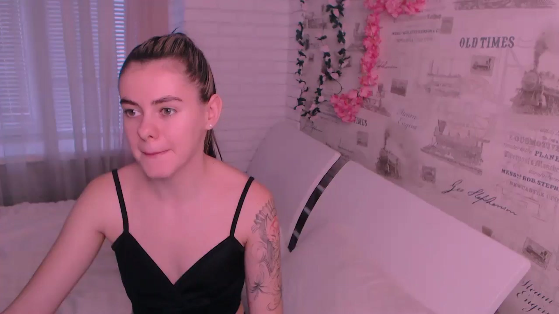 Gallery image thumbnail from ZoeMil's myfreecams stream on, 11/13/2024, 09:44 image 13 of 20