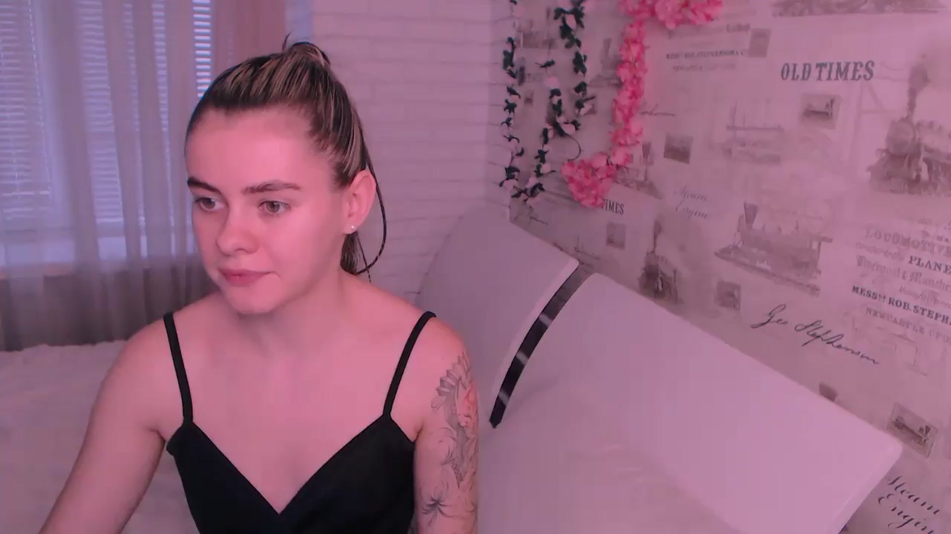 Gallery image thumbnail from ZoeMil's myfreecams stream on, 11/13/2024, 09:44 image 19 of 20