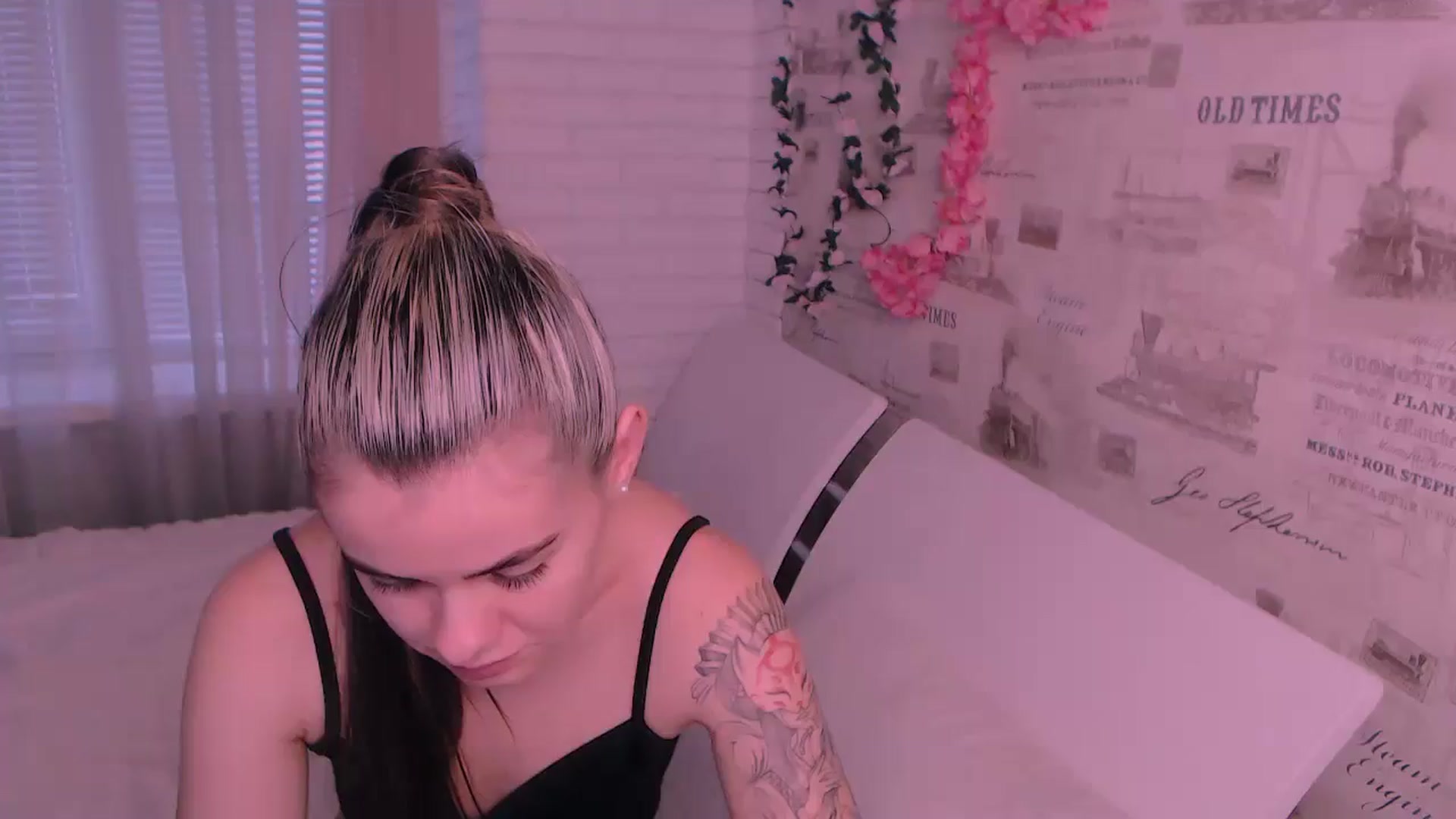Gallery image thumbnail from ZoeMil's myfreecams stream on, 11/13/2024, 09:44 image 12 of 20