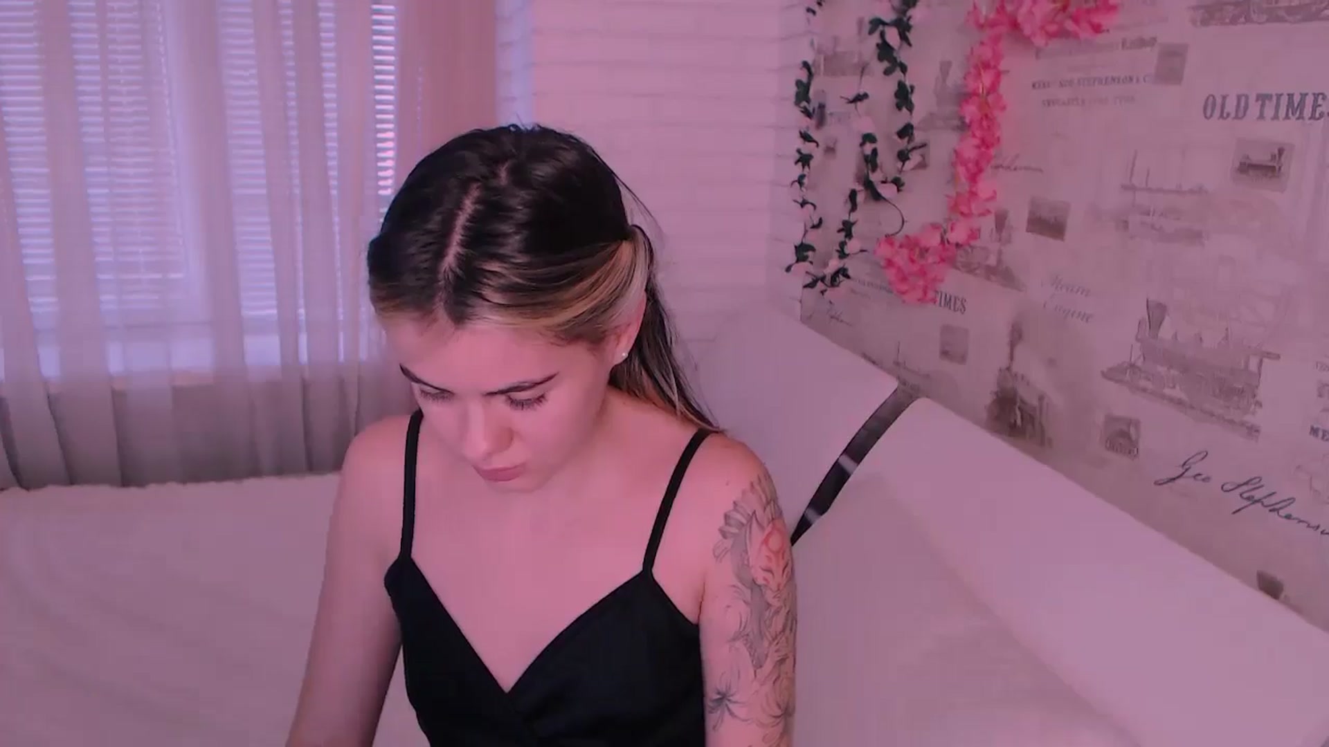Gallery image thumbnail from ZoeMil's myfreecams stream on, 11/14/2024, 10:08 image 9 of 20