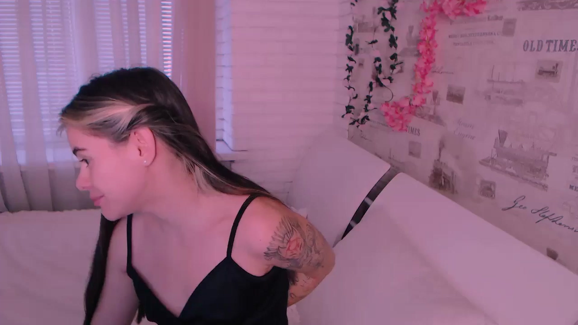 Gallery image thumbnail from ZoeMil's myfreecams stream on, 11/14/2024, 10:08 image 16 of 20