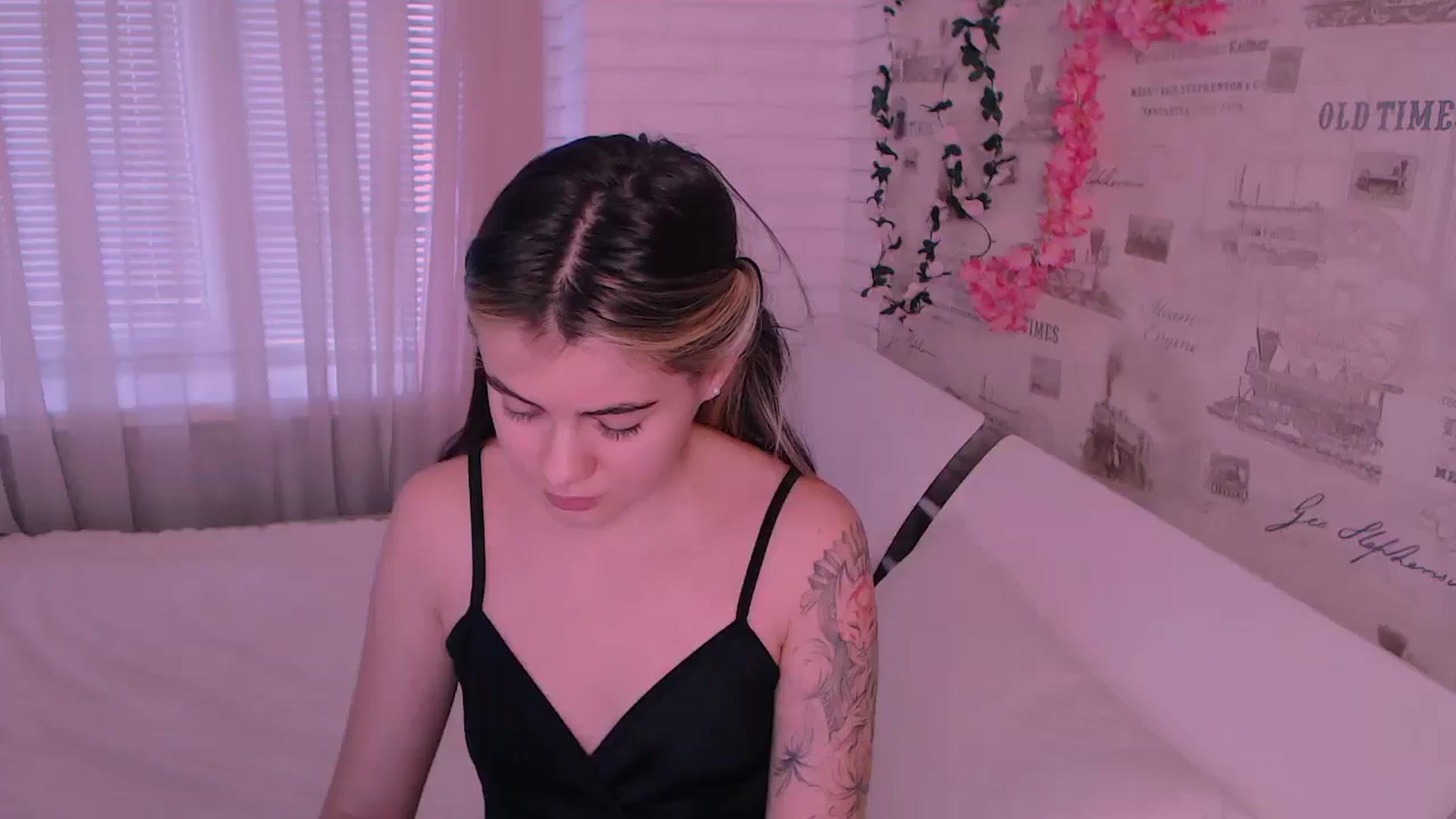 Gallery image thumbnail from ZoeMil's myfreecams stream on, 11/14/2024, 10:08 image 1 of 20