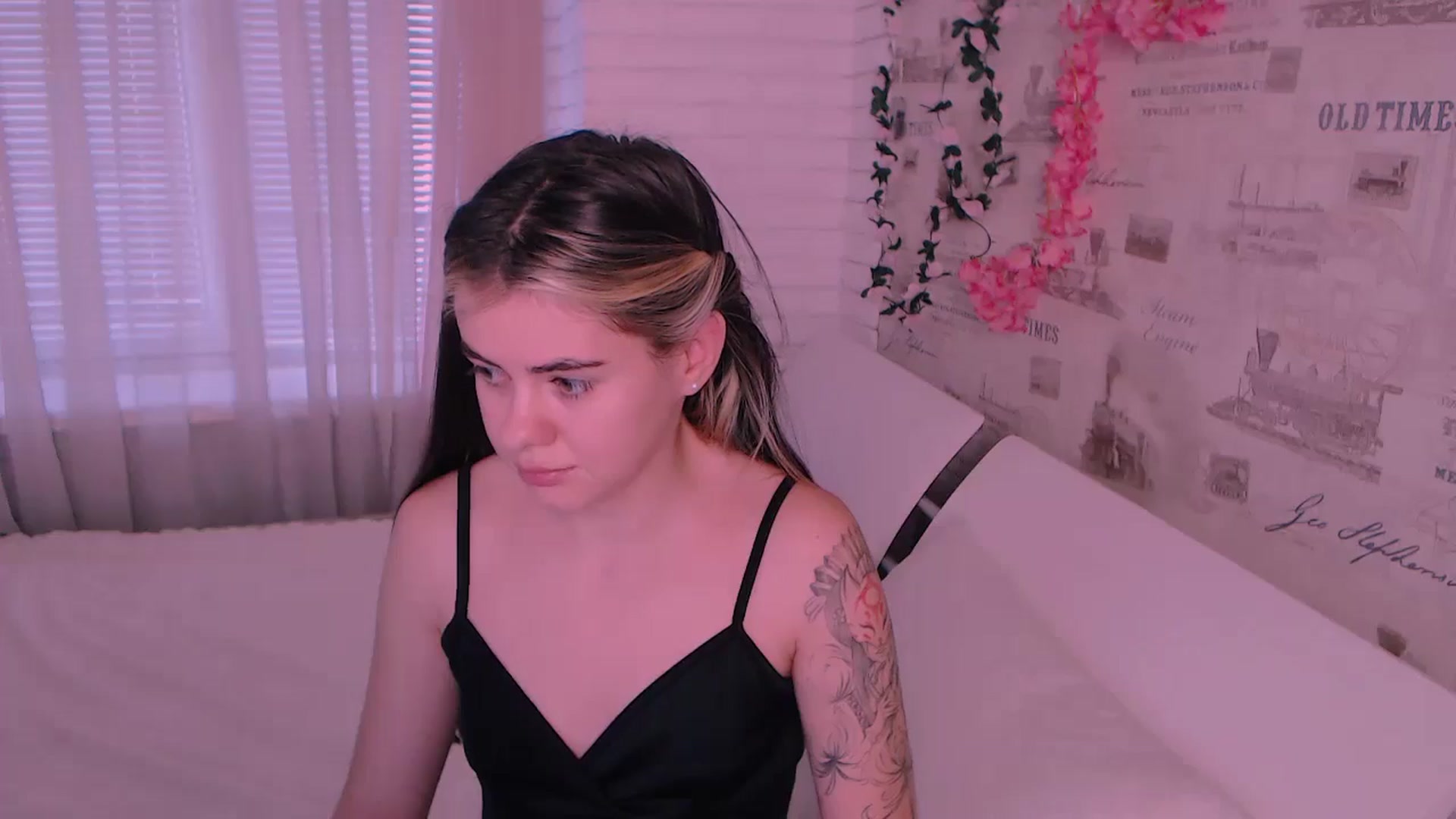 Gallery image thumbnail from ZoeMil's myfreecams stream on, 11/14/2024, 10:08 image 5 of 20