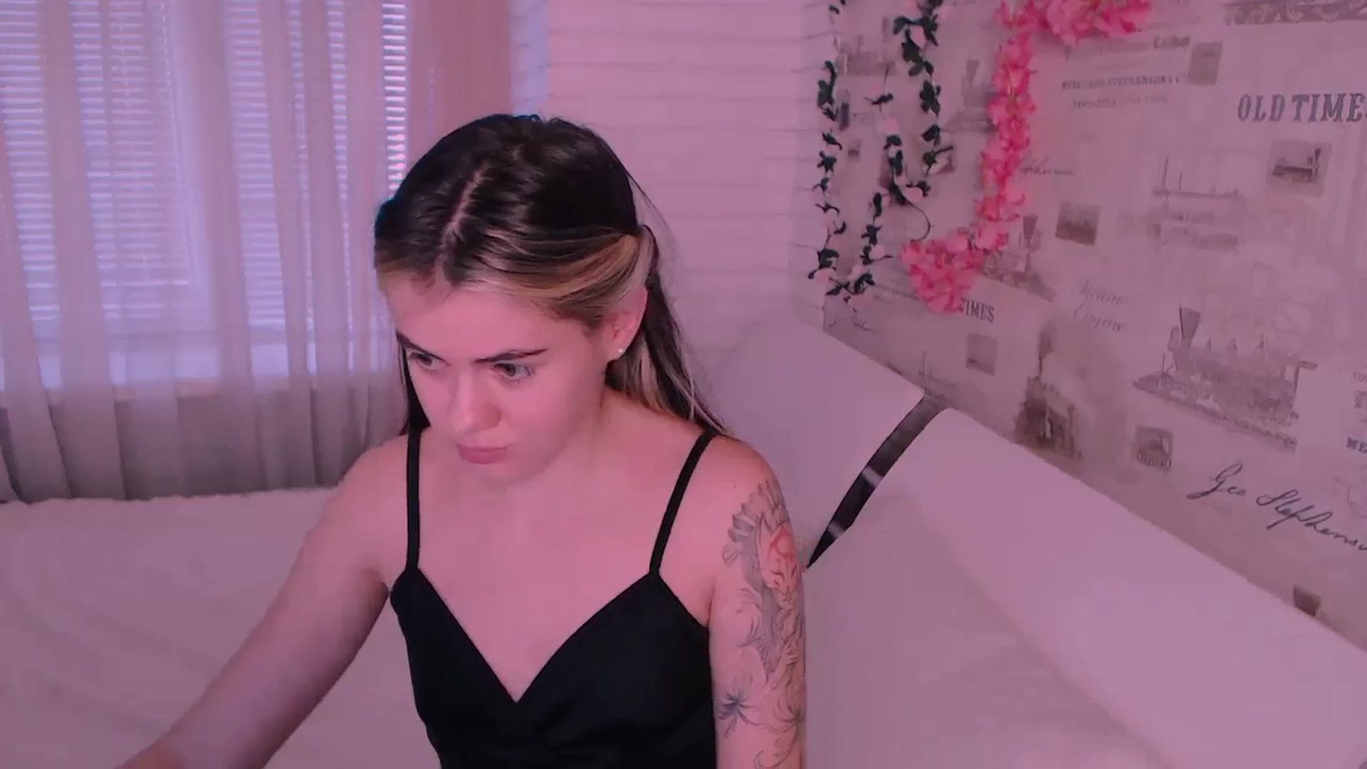 Gallery image thumbnail from ZoeMil's myfreecams stream on, 11/14/2024, 10:08 image 10 of 20
