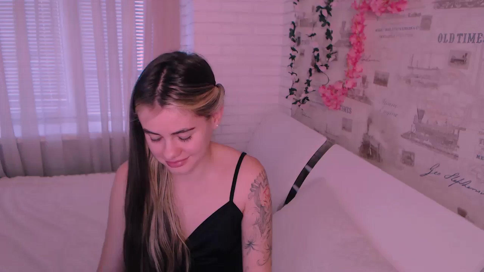Gallery image thumbnail from ZoeMil's myfreecams stream on, 11/14/2024, 10:42 image 9 of 20