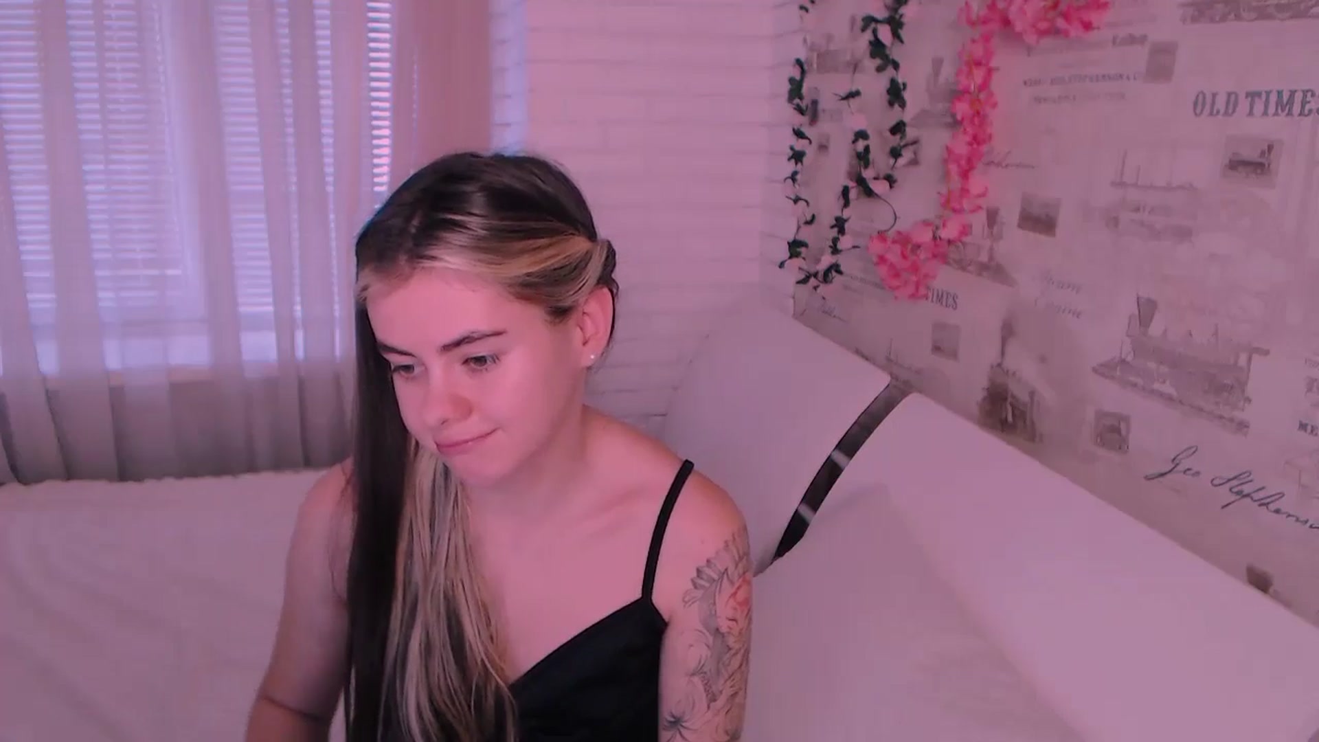 Gallery image thumbnail from ZoeMil's myfreecams stream on, 11/14/2024, 10:42 image 11 of 20