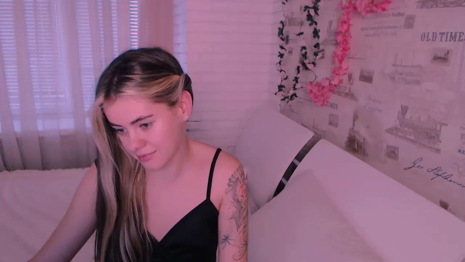 Gallery image thumbnail from ZoeMil's myfreecams stream on, 11/14/2024, 10:42 image 1 of 20