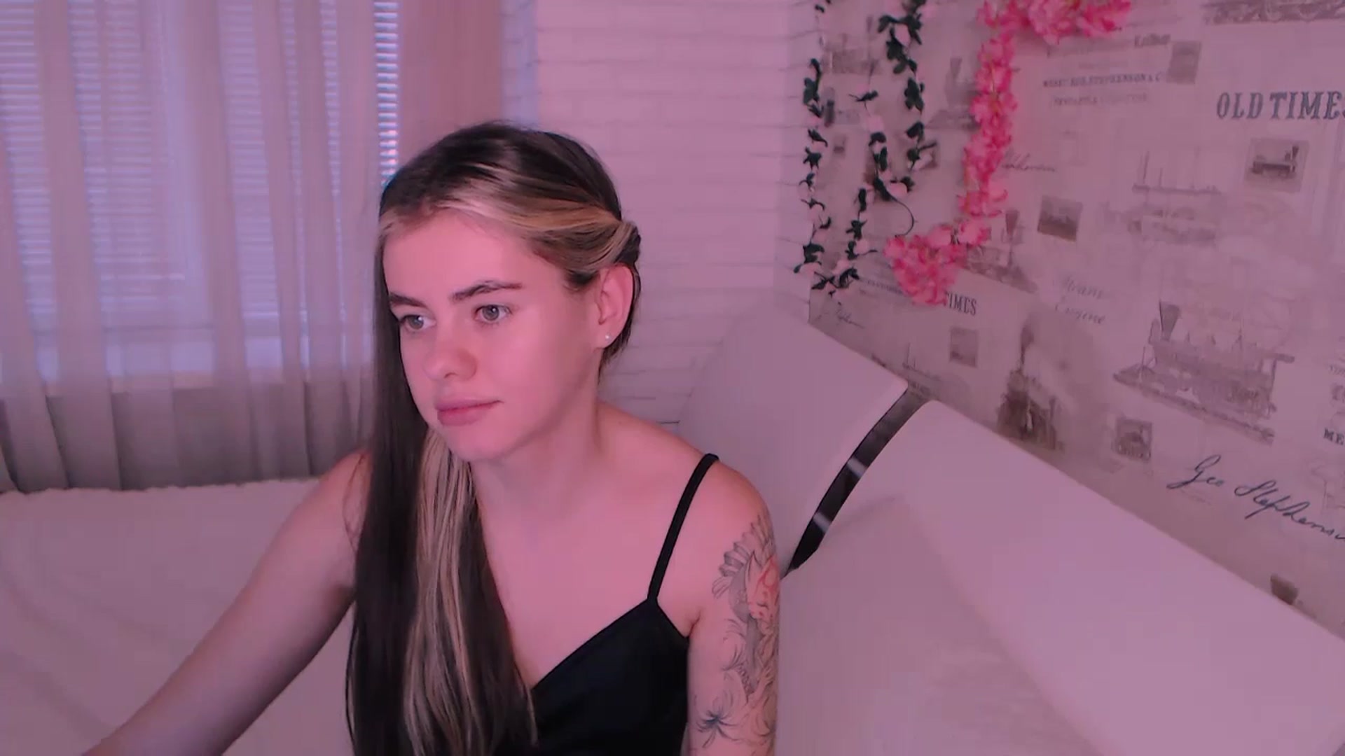 Gallery image thumbnail from ZoeMil's myfreecams stream on, 11/14/2024, 10:42 image 18 of 20