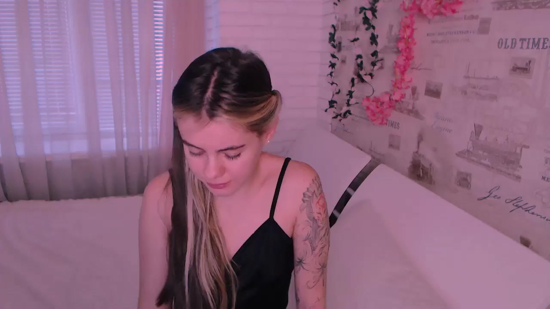 Gallery image thumbnail from ZoeMil's myfreecams stream on, 11/14/2024, 10:42 image 2 of 20