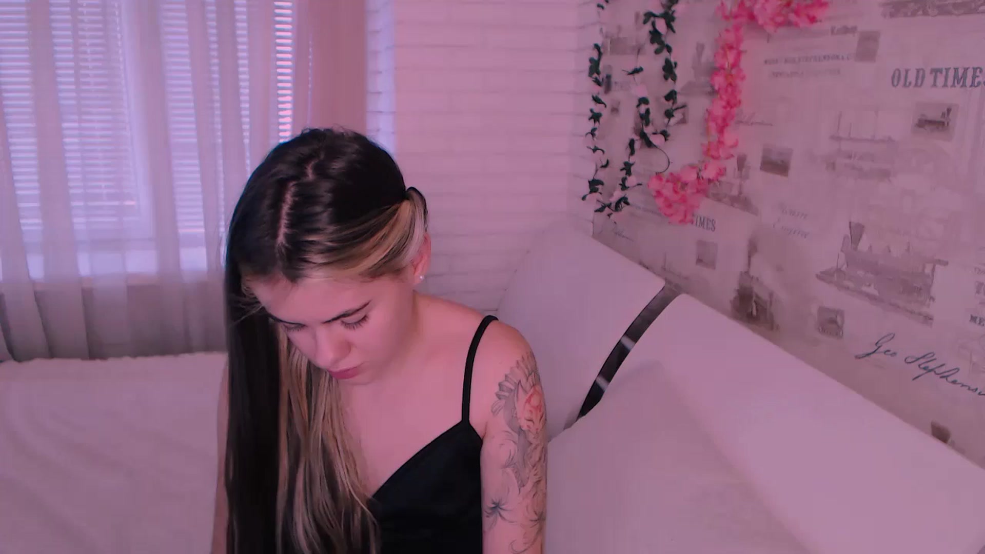 Gallery image thumbnail from ZoeMil's myfreecams stream on, 11/14/2024, 10:42 image 7 of 20