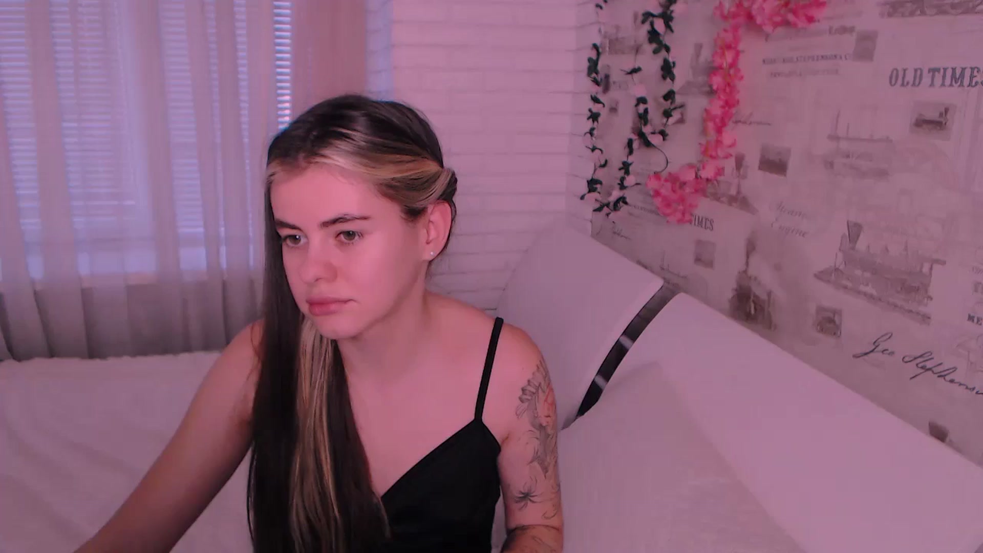 Gallery image thumbnail from ZoeMil's myfreecams stream on, 11/14/2024, 10:42 image 15 of 20