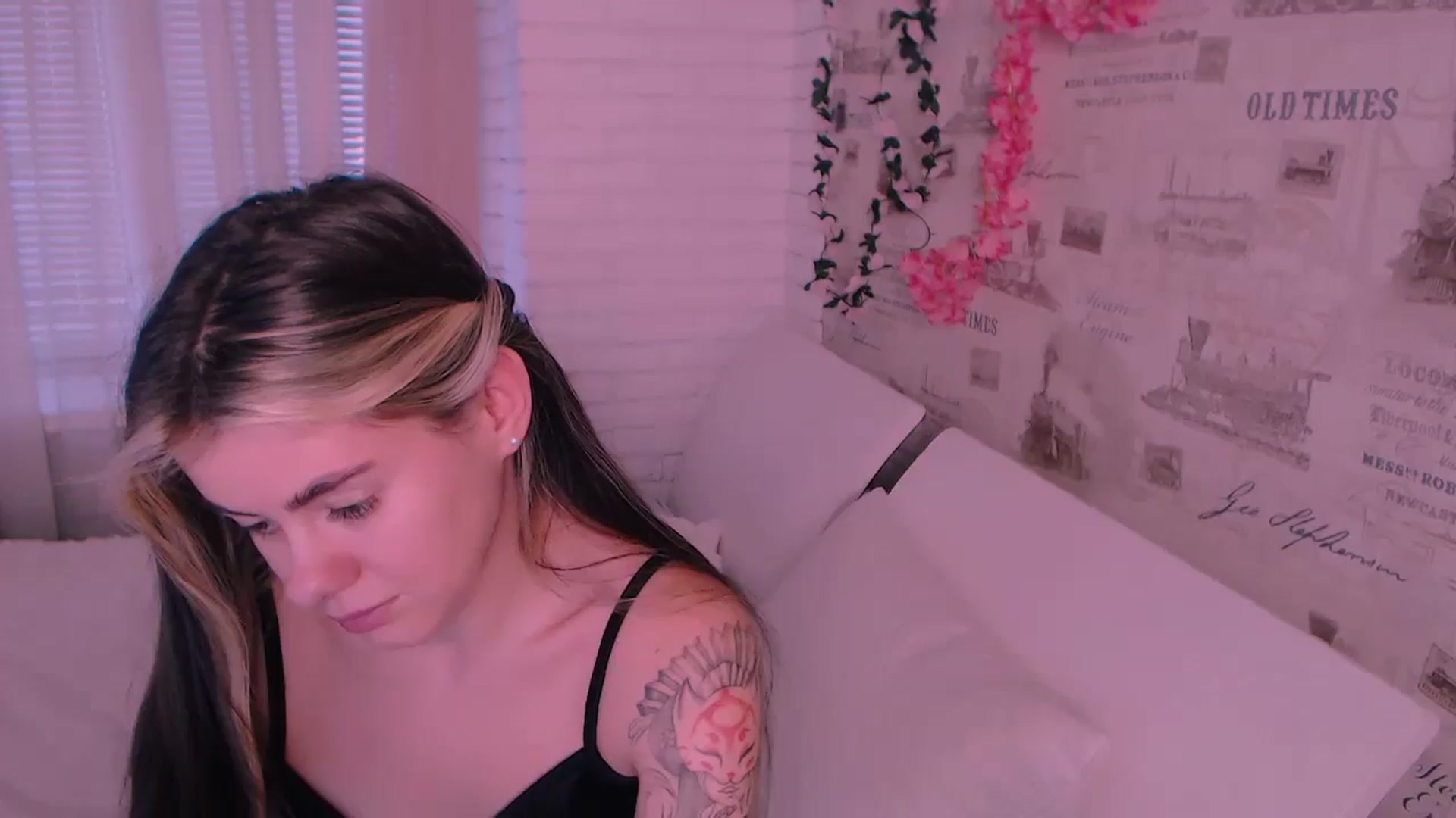 Gallery image thumbnail from ZoeMil's myfreecams stream on, 11/14/2024, 11:26 image 18 of 20