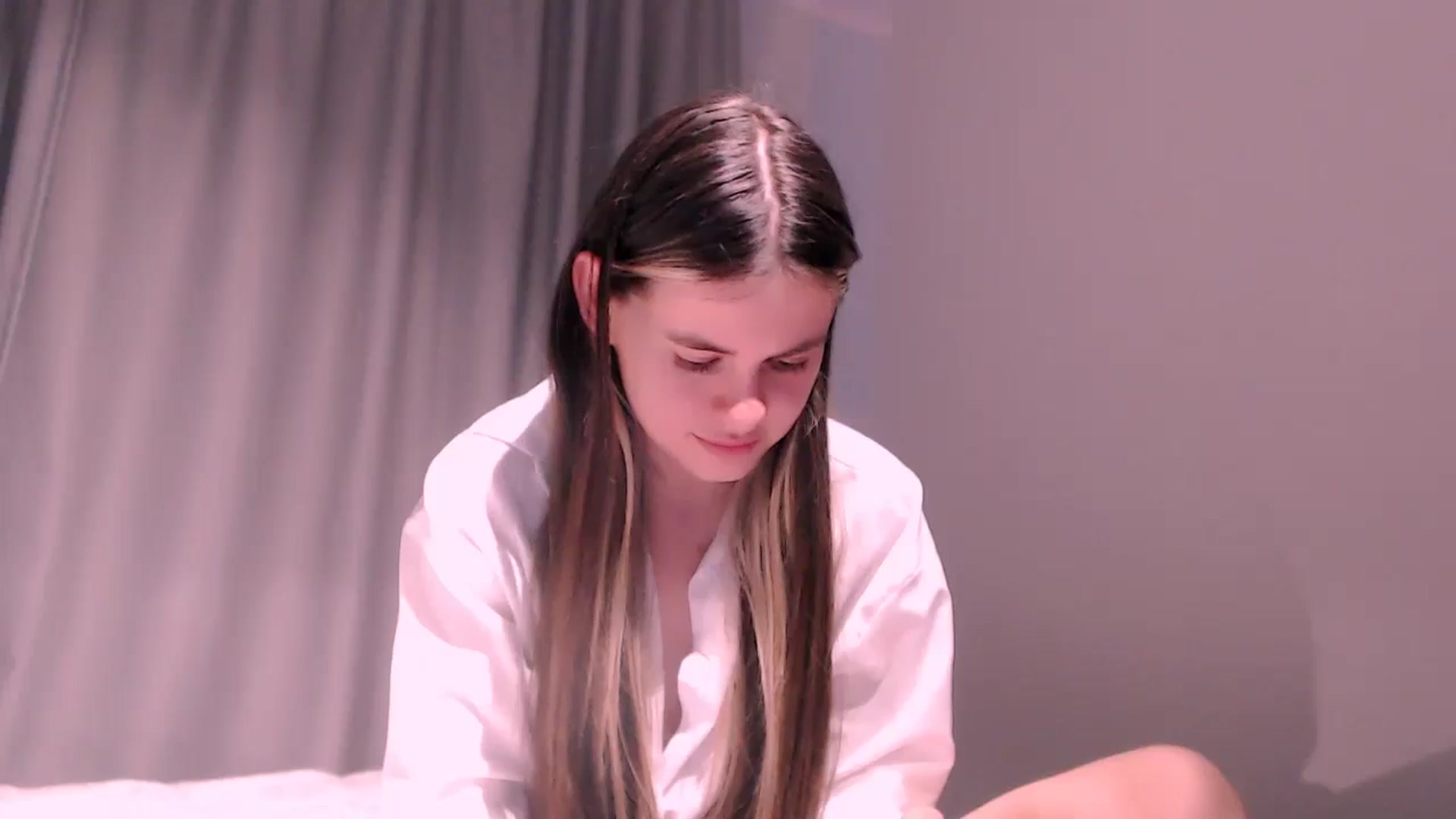 Gallery image thumbnail from ZoeMil's myfreecams stream on, 02/14/2025, 15:53 image 18 of 20