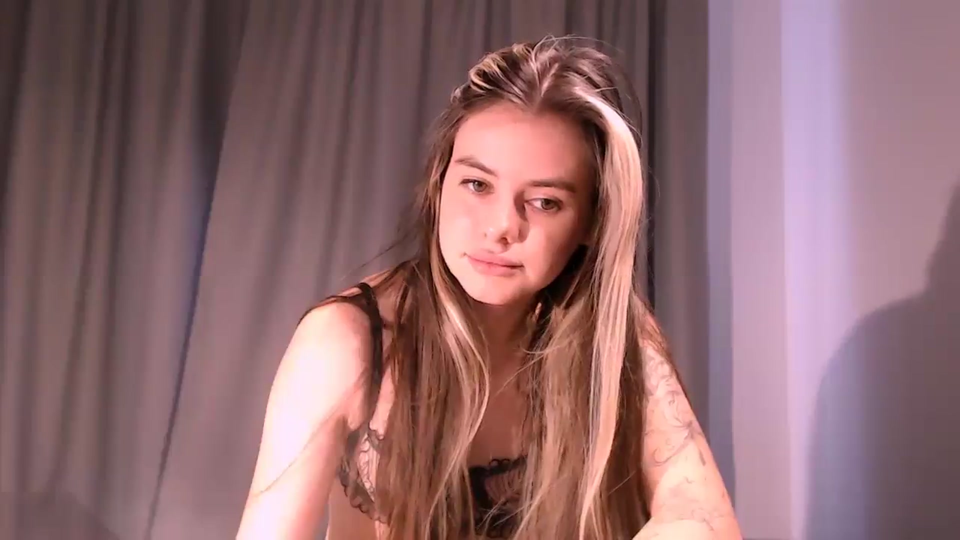 Gallery image thumbnail from ZoeMil's myfreecams stream on, 02/17/2025, 12:08 image 14 of 20