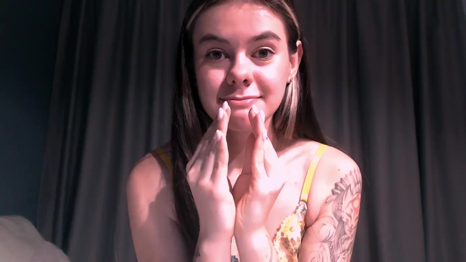 Gallery image thumbnail from ZoeMil's myfreecams stream on, 03/01/2025, 12:59 image 10 of 20