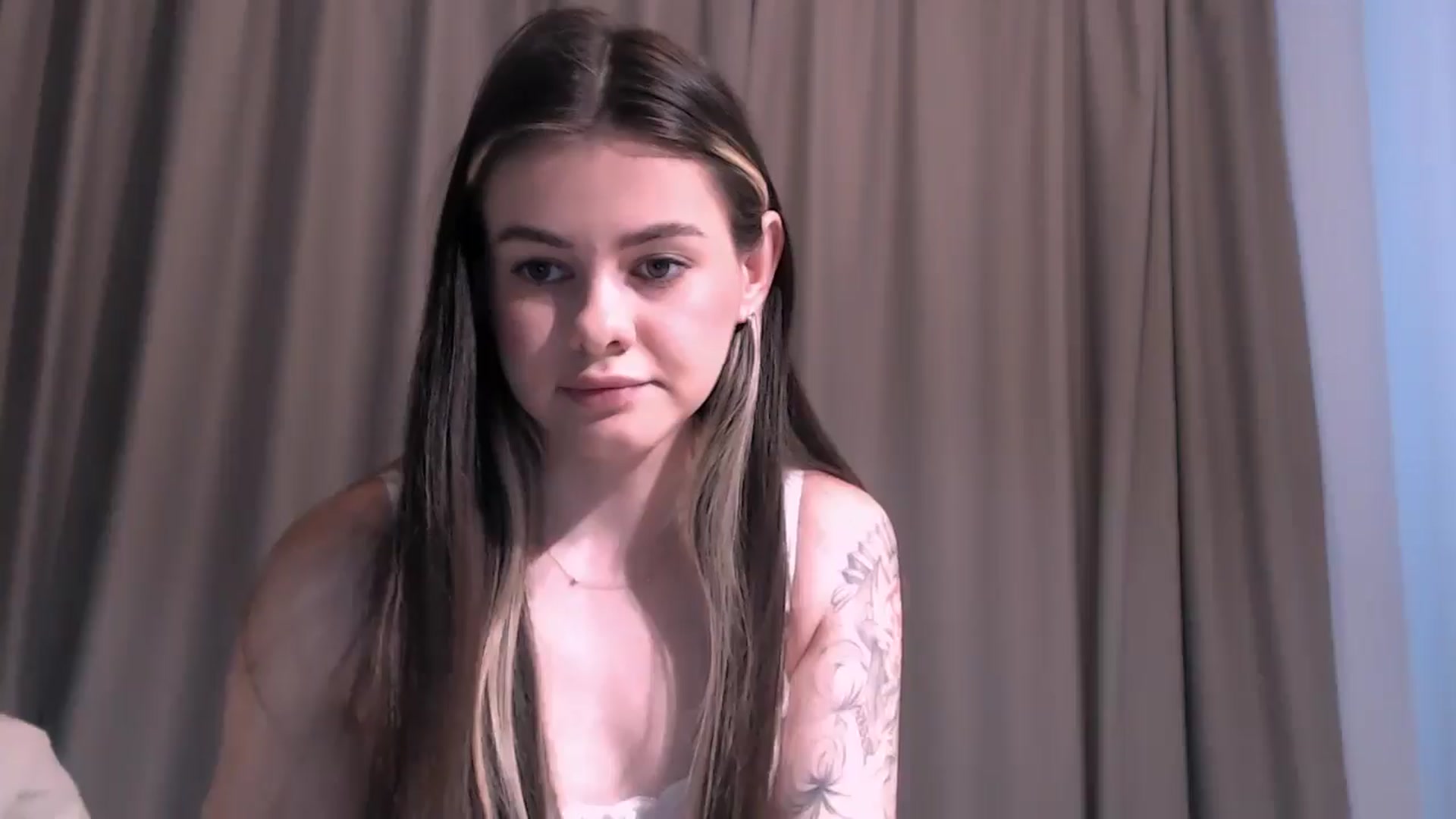Gallery image thumbnail from ZoeMil's myfreecams stream on, 03/17/2025, 13:09 image 15 of 20