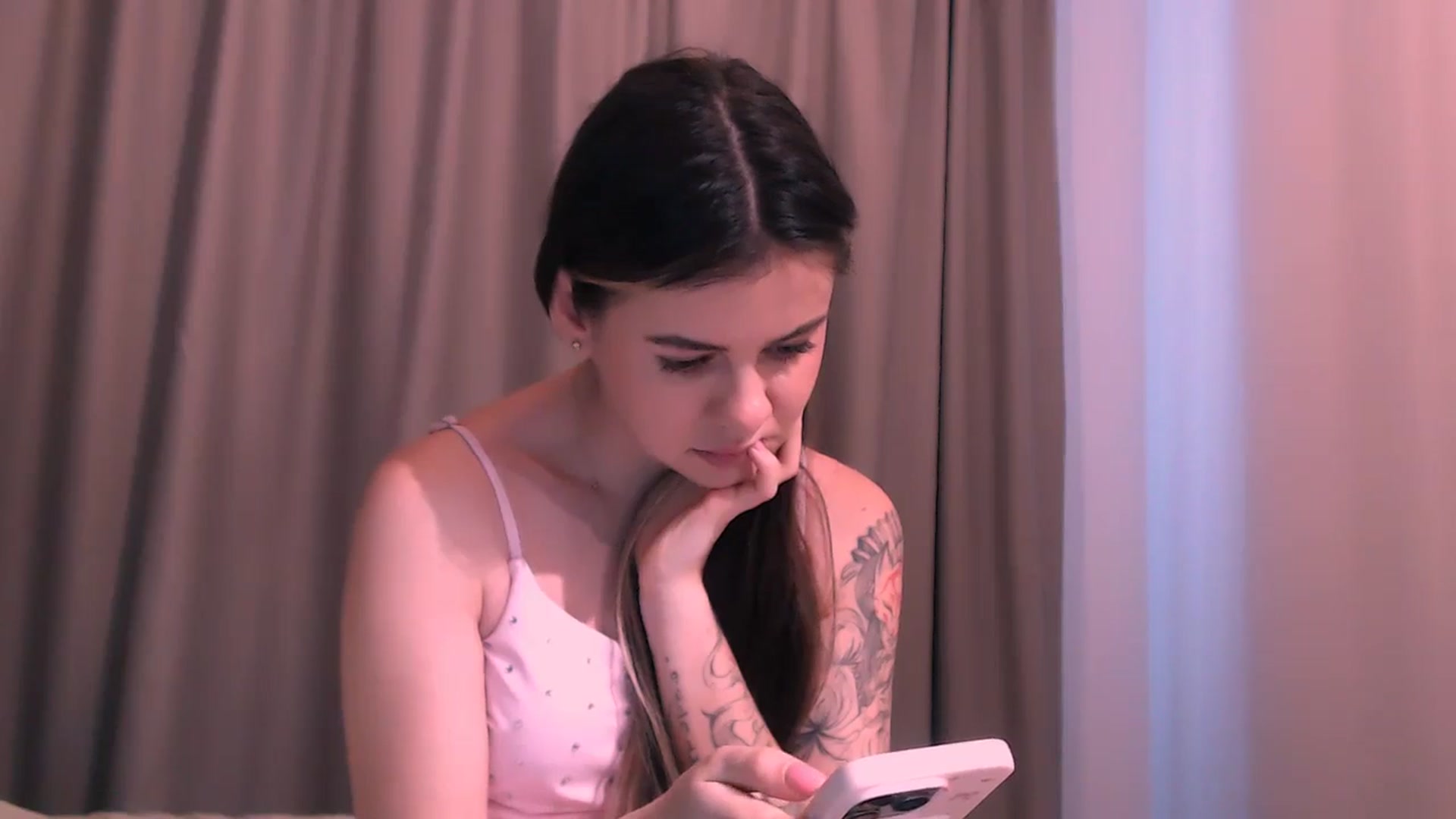 Gallery image thumbnail from ZoeMil's myfreecams stream on, 03/20/2025, 11:42 image 18 of 20