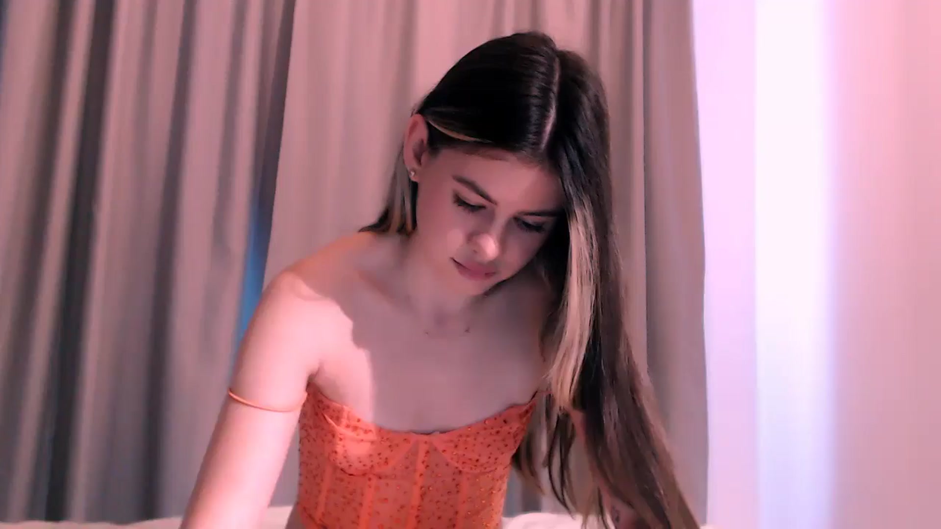 Gallery image thumbnail from ZoeMil's myfreecams stream on, 03/31/2025, 11:27 image 6 of 20