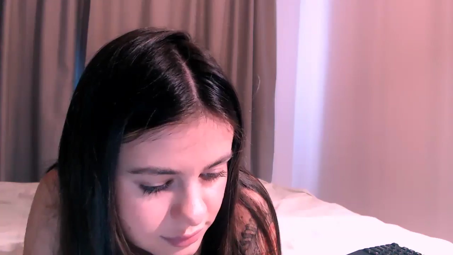 Gallery image thumbnail from ZoeMil's myfreecams stream on, 03/31/2025, 12:40 image 19 of 20