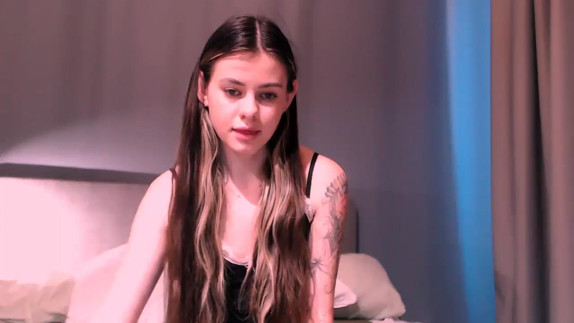Gallery image thumbnail from ZoeMil's myfreecams stream on, 04/02/2025, 11:41 image 8 of 20