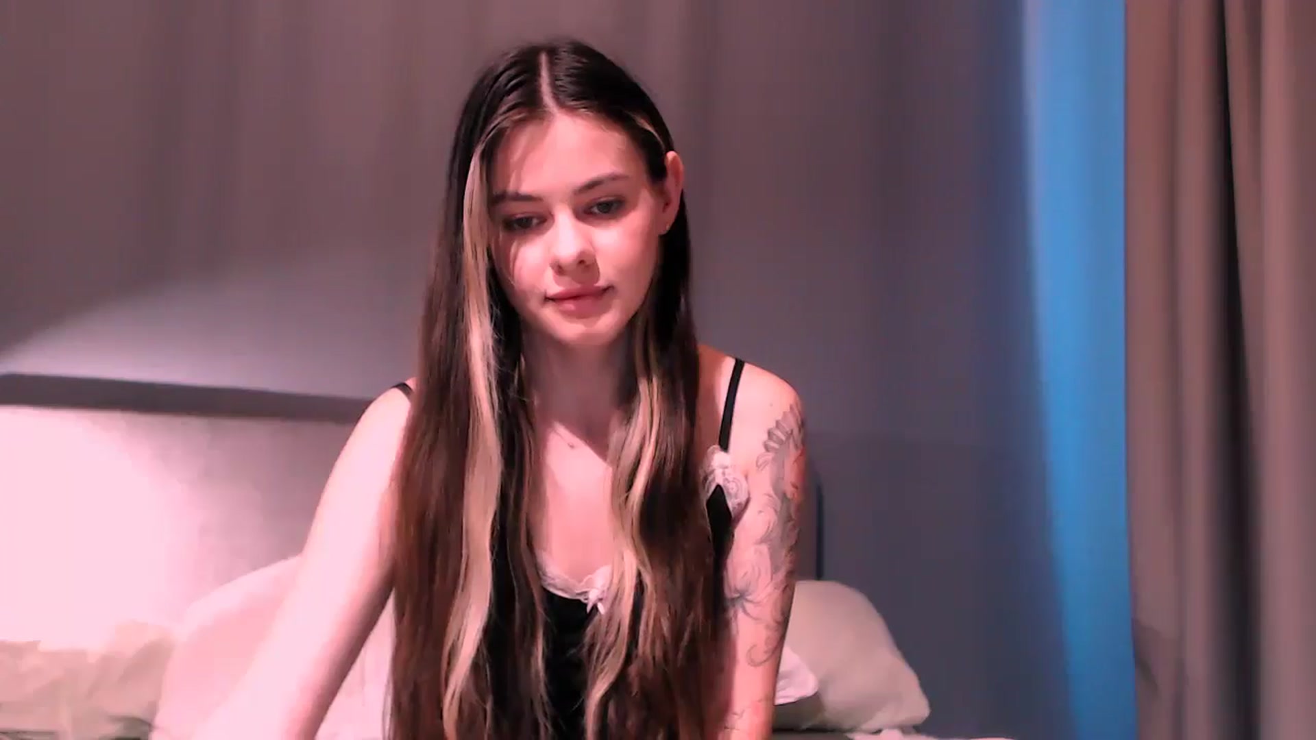 Gallery image thumbnail from ZoeMil's myfreecams stream on, 04/02/2025, 11:41 image 9 of 20