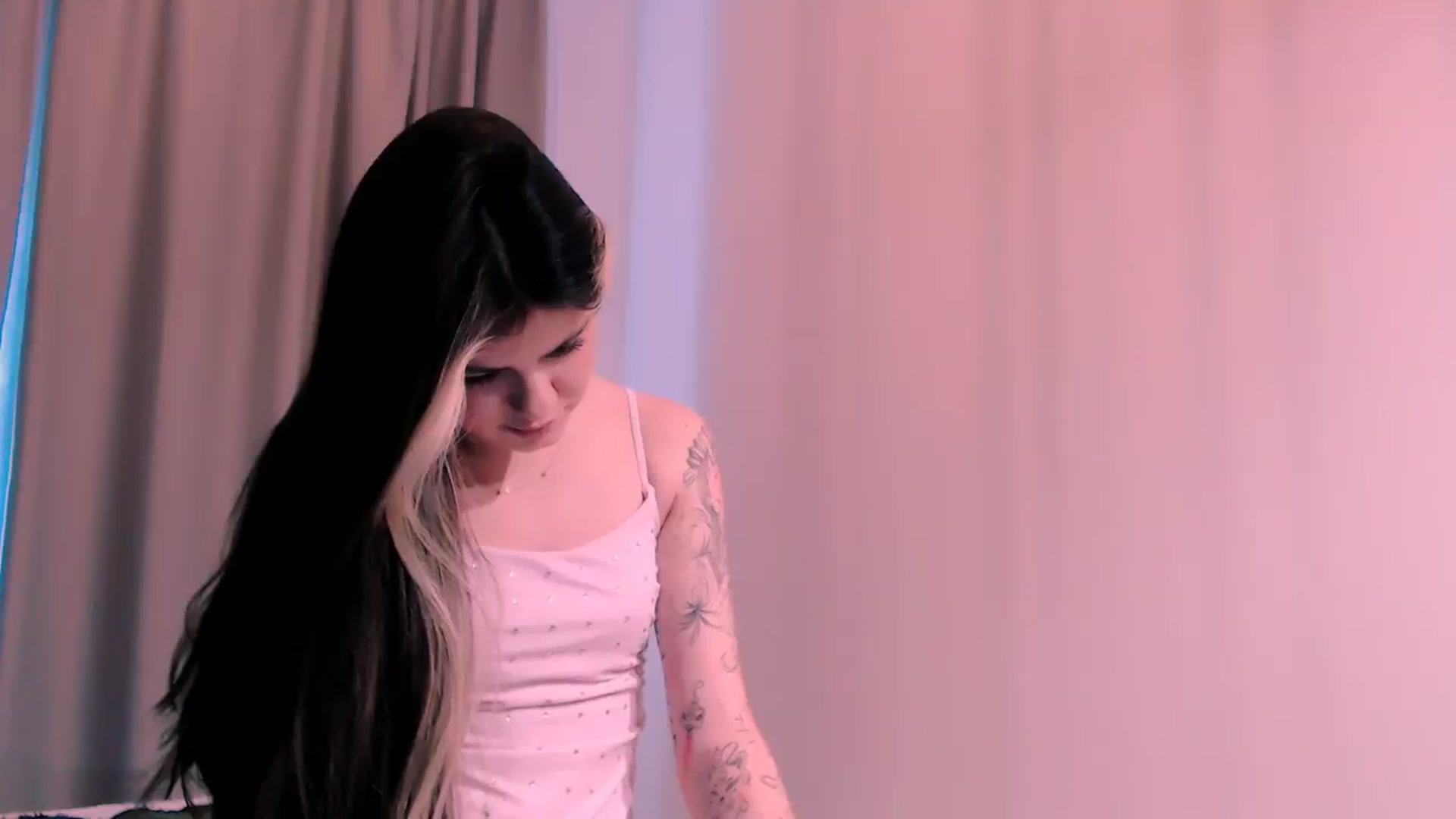 Gallery image thumbnail from ZoeMil's myfreecams stream on, 04/03/2025, 13:32 image 16 of 20