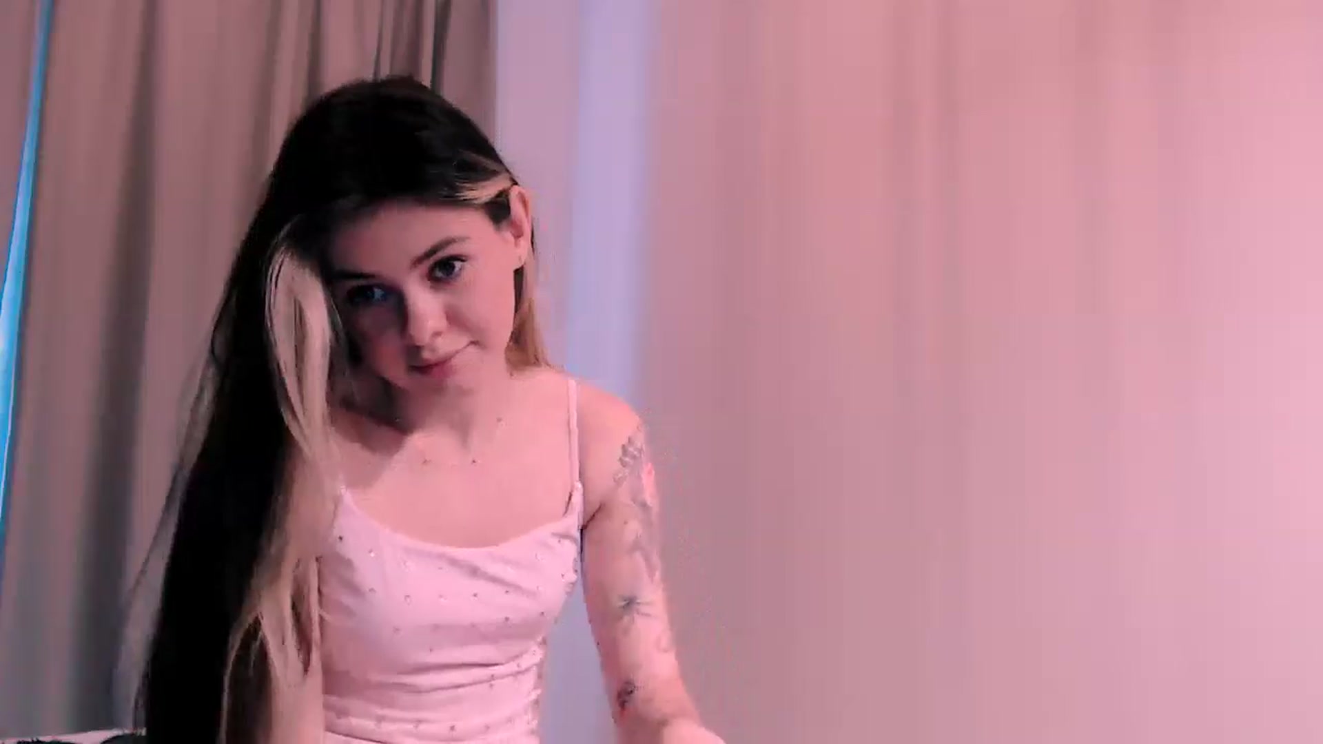 Gallery image thumbnail from ZoeMil's myfreecams stream on, 04/03/2025, 13:32 image 17 of 20