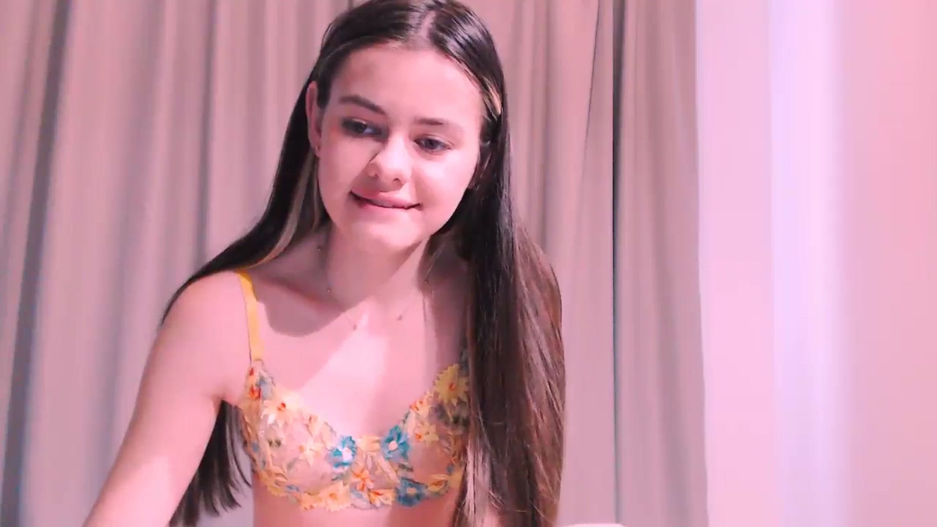 Gallery image thumbnail from ZoeMil's myfreecams stream on, 04/10/2025, 09:40 image 3 of 20
