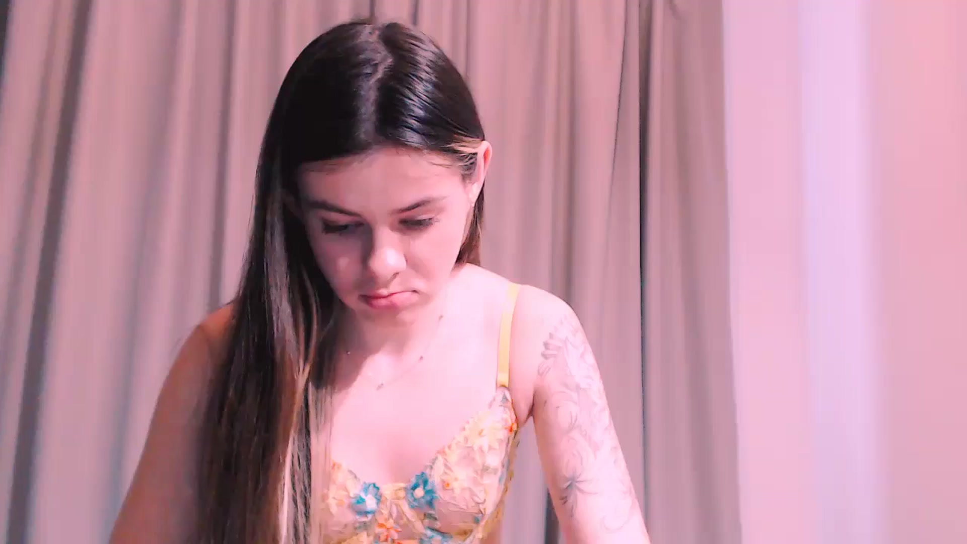 Gallery image thumbnail from ZoeMil's myfreecams stream on, 04/10/2025, 11:01 image 1 of 20