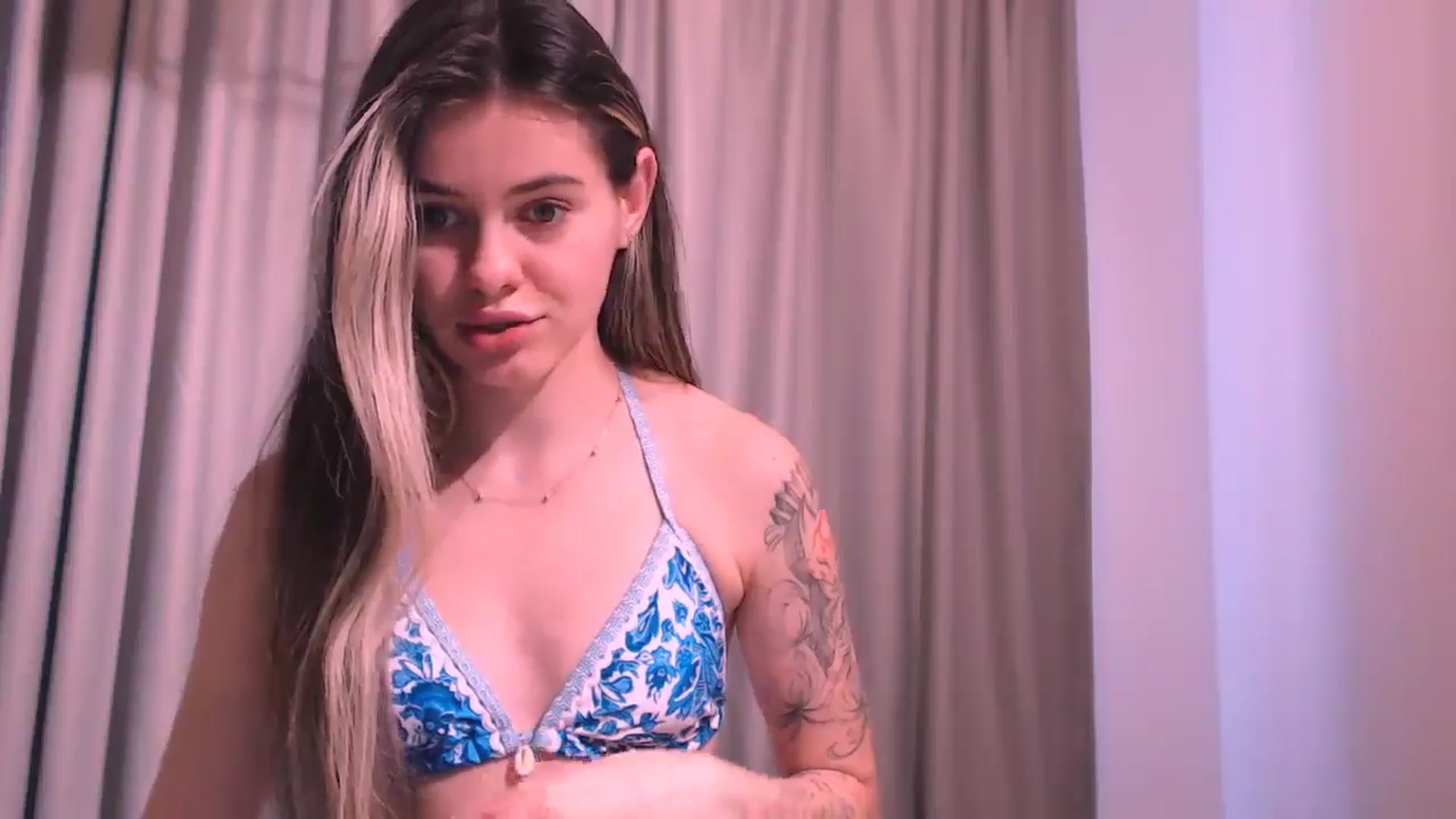 Gallery image thumbnail from ZoeMil's myfreecams stream on, 04/17/2025, 11:16 image 2 of 20