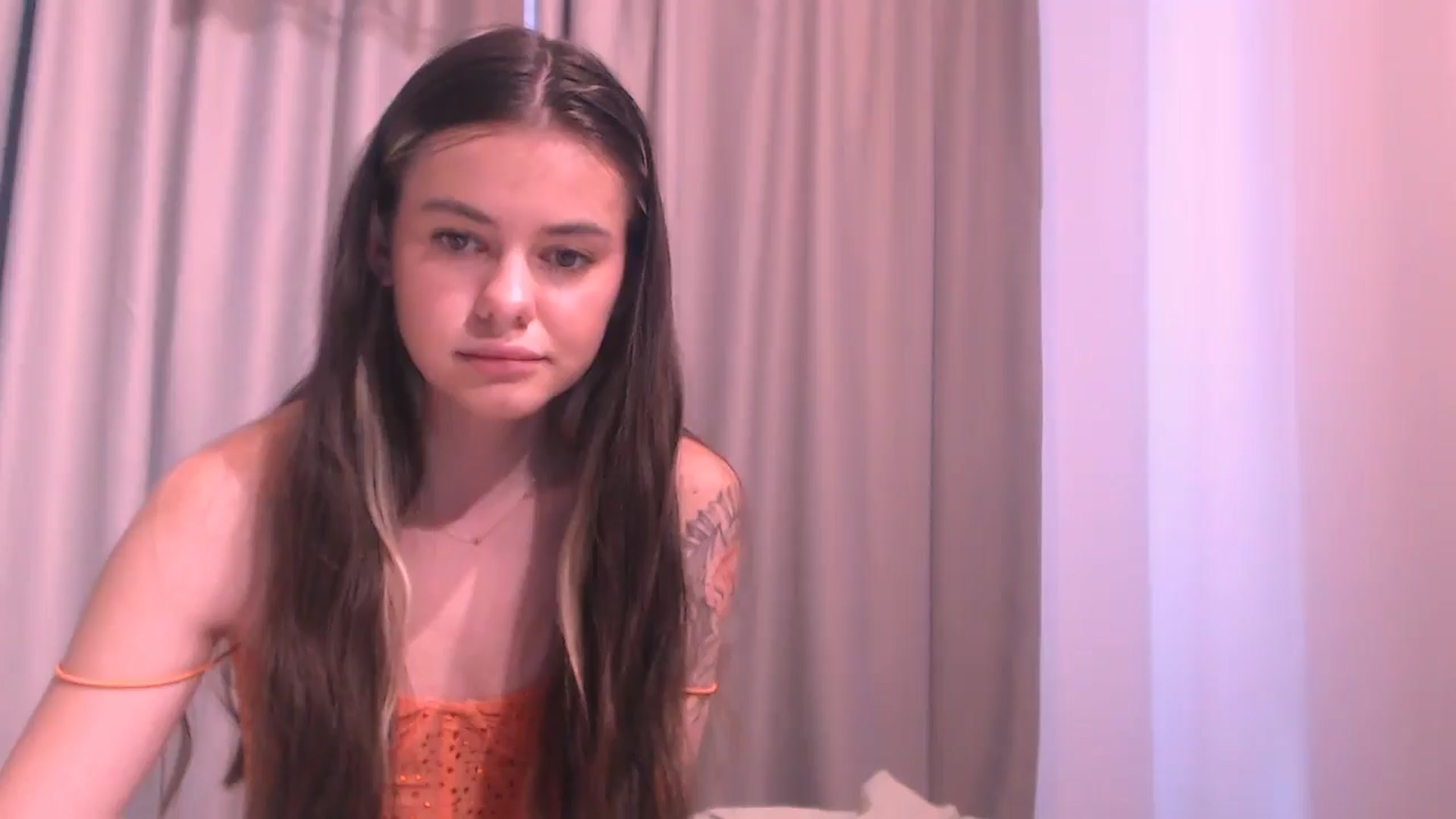 Gallery image thumbnail from ZoeMil's myfreecams stream on, 04/21/2025, 10:59 image 18 of 20