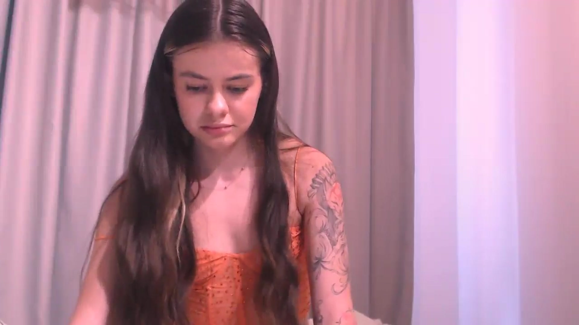 Gallery image thumbnail from ZoeMil's myfreecams stream on, 04/21/2025, 12:40 image 15 of 20