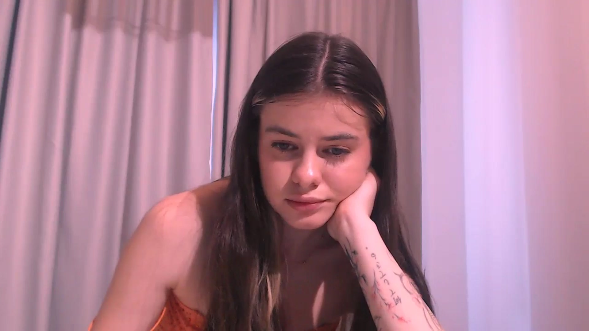 Gallery image thumbnail from ZoeMil's myfreecams stream on, 04/21/2025, 13:12 image 18 of 20