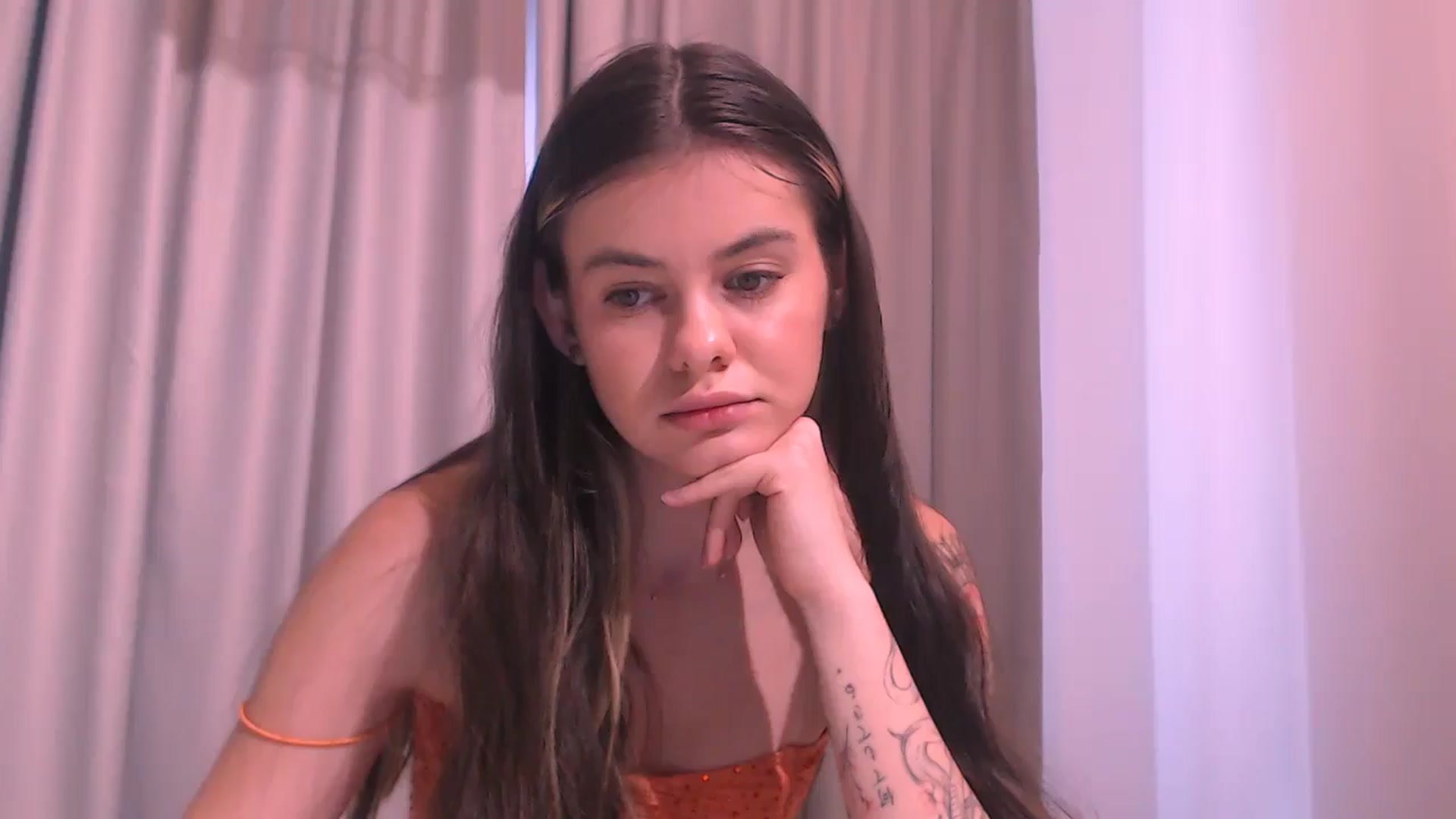 Gallery image thumbnail from ZoeMil's myfreecams stream on, 04/21/2025, 13:12 image 14 of 20