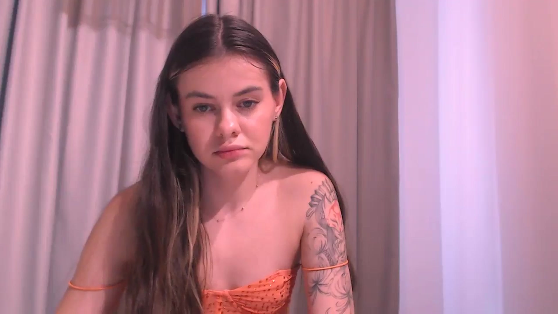 Gallery image thumbnail from ZoeMil's myfreecams stream on, 04/21/2025, 13:12 image 15 of 20