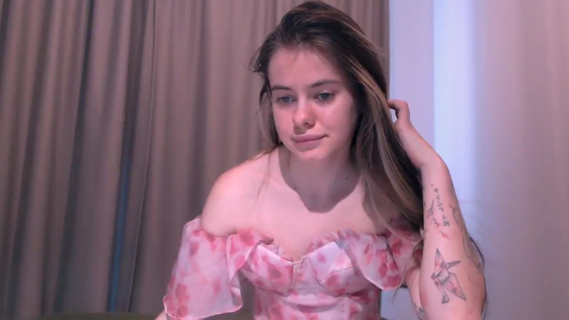 Gallery image thumbnail from ZoeMil's myfreecams stream on, 06/09/2025, 11:24 image 17 of 20