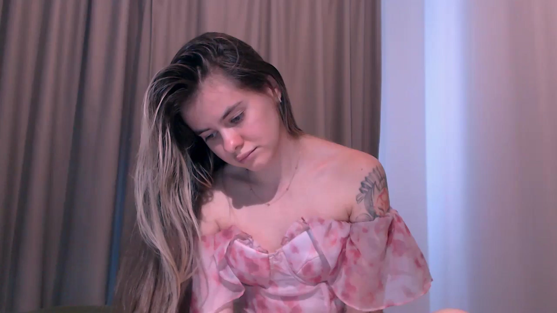 Gallery image thumbnail from ZoeMil's myfreecams stream on, 06/09/2025, 11:24 image 18 of 20