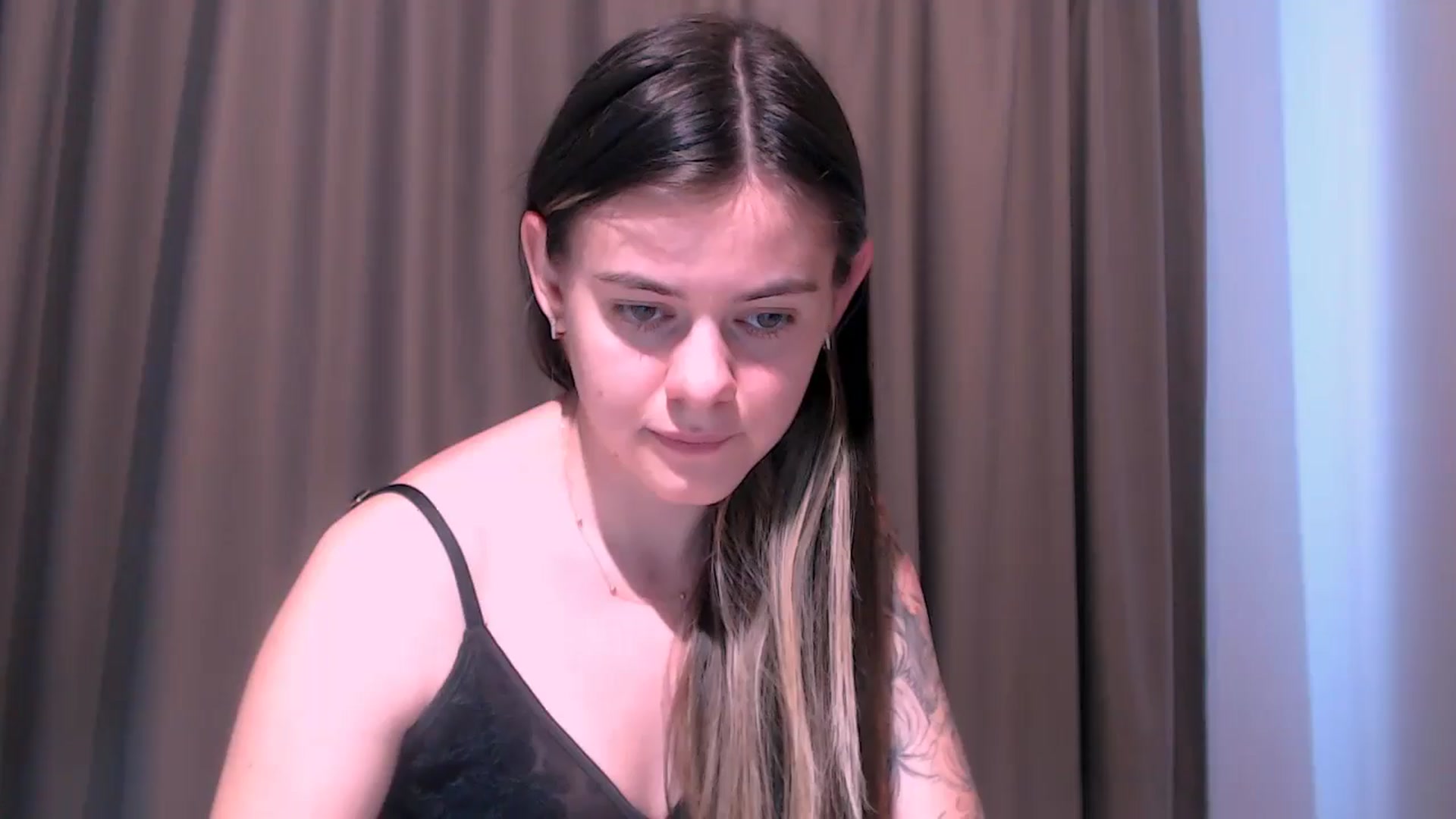 Gallery image thumbnail from ZoeMil's myfreecams stream on, 06/23/2025, 10:27 image 8 of 20